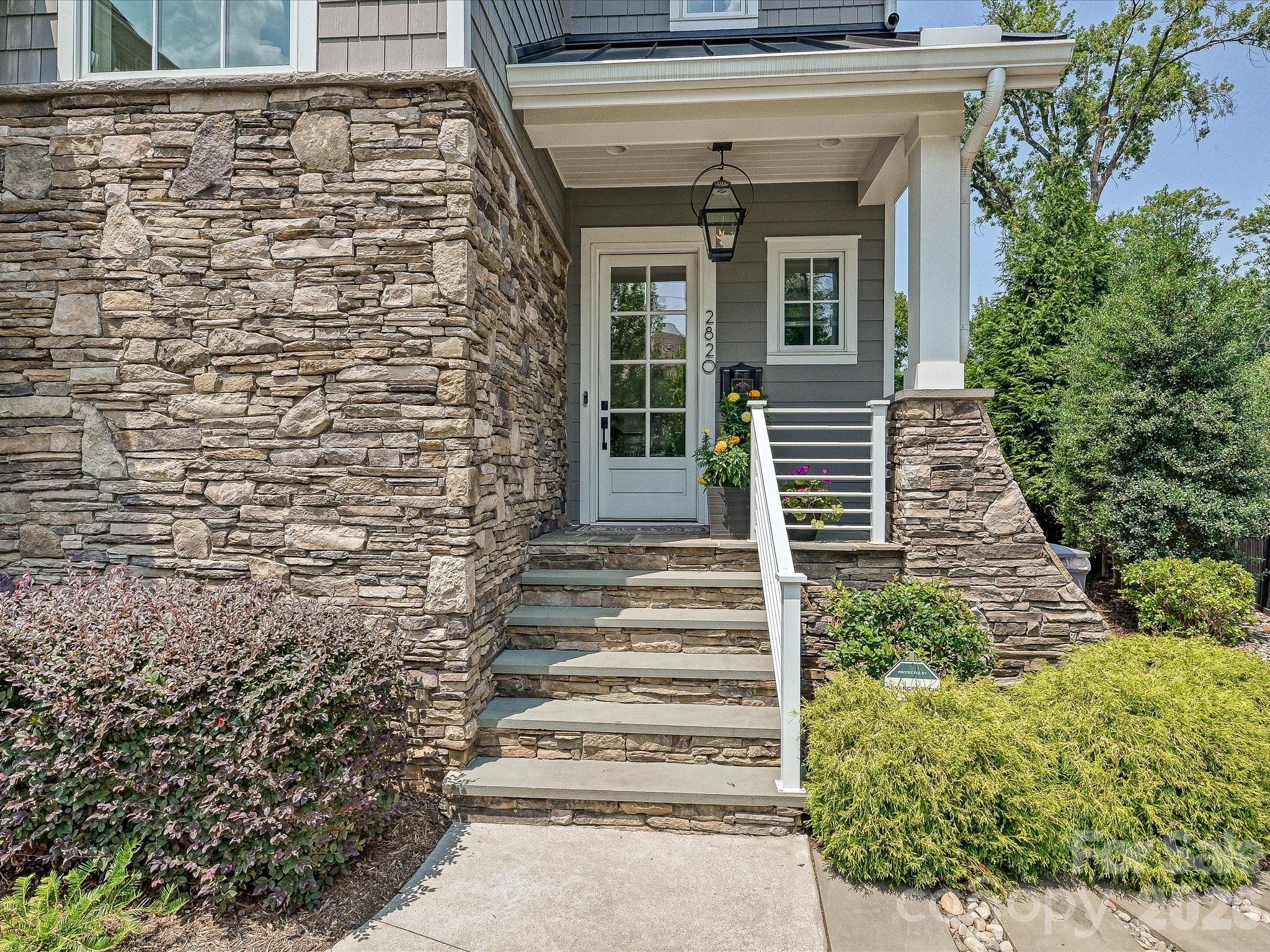 2820 Irby Drive Property Photo 2