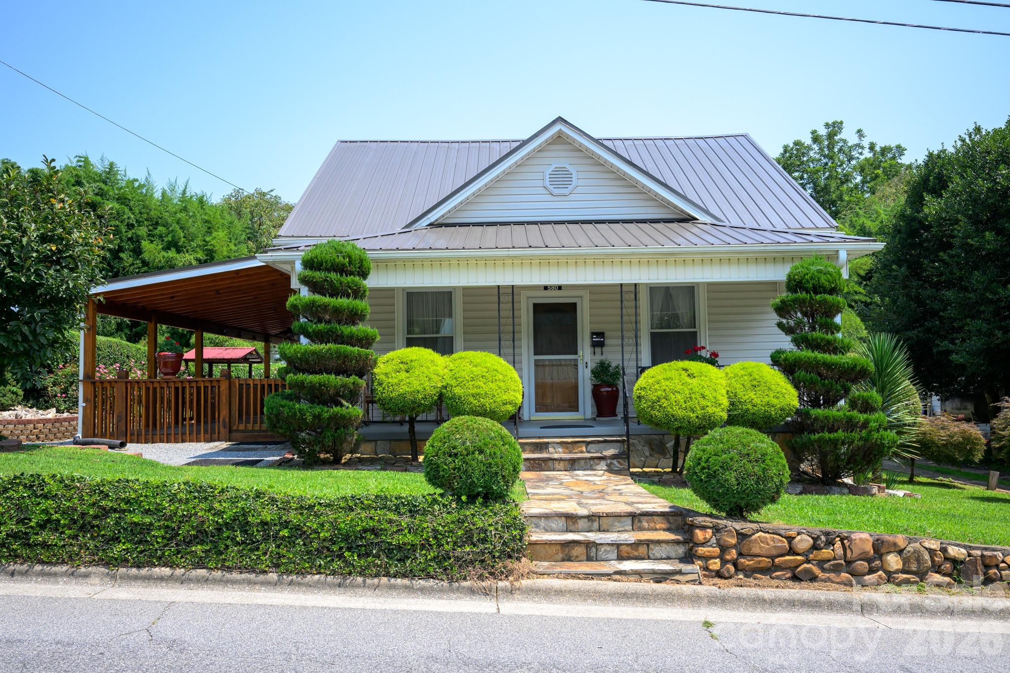 580 Baldwin Avenue Property Photo 1