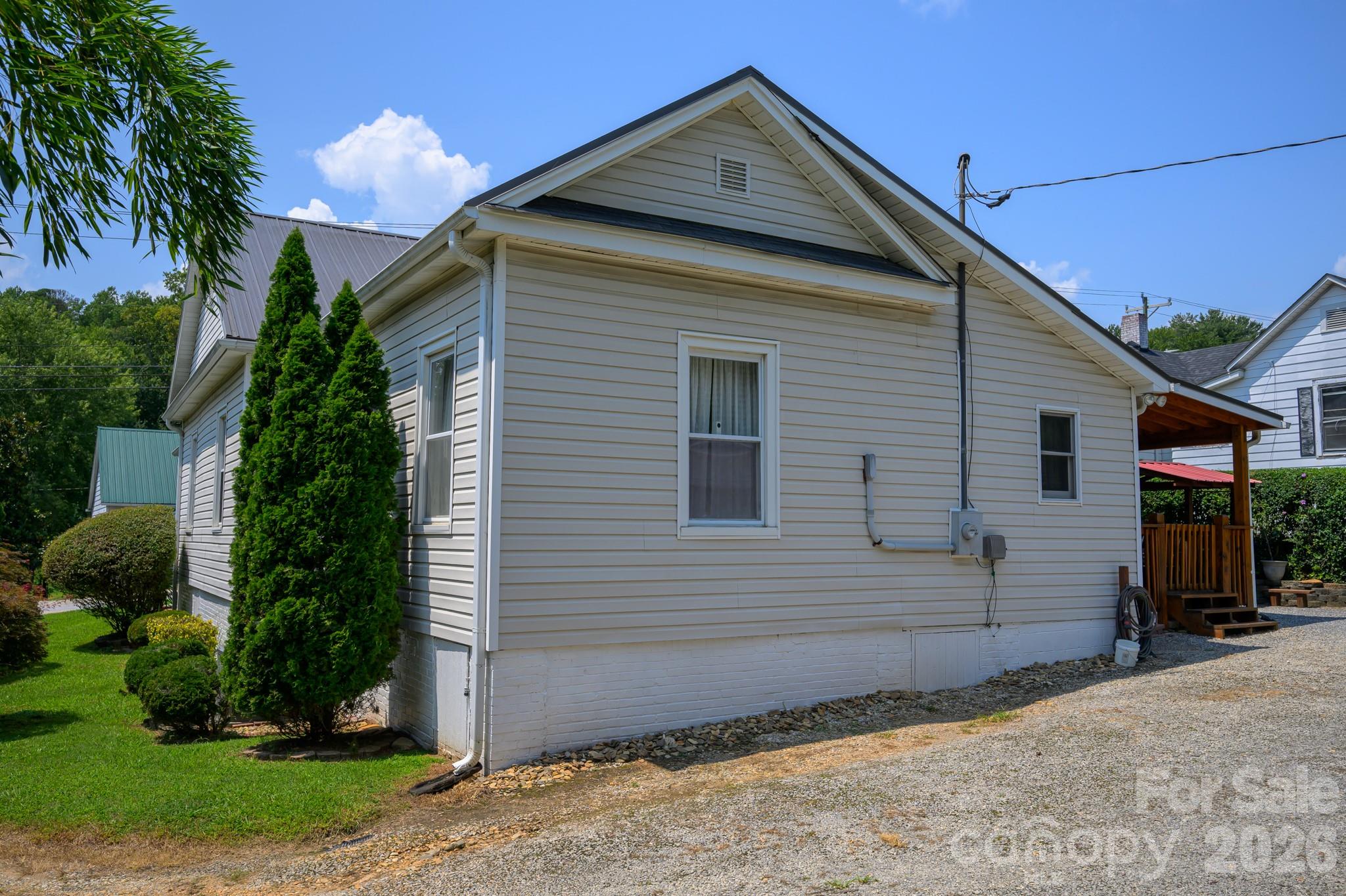 580 Baldwin Avenue Property Photo 14
