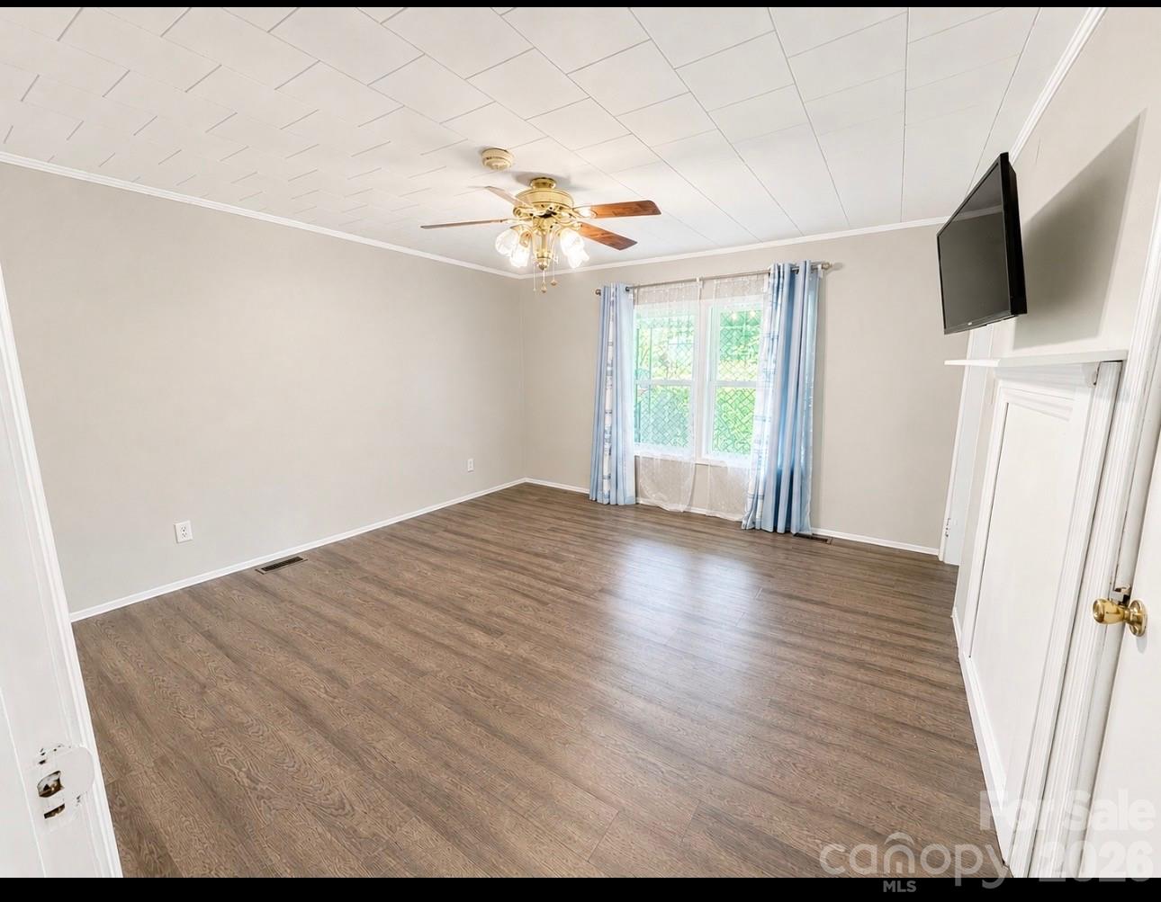 6955 Sandhill Road Property Photo 8