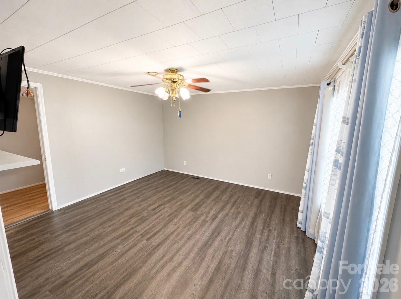 6955 Sandhill Road Property Photo 9