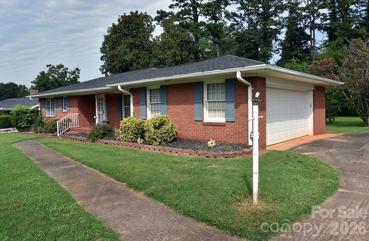 1036 S Rowan Circle Property Photo 5