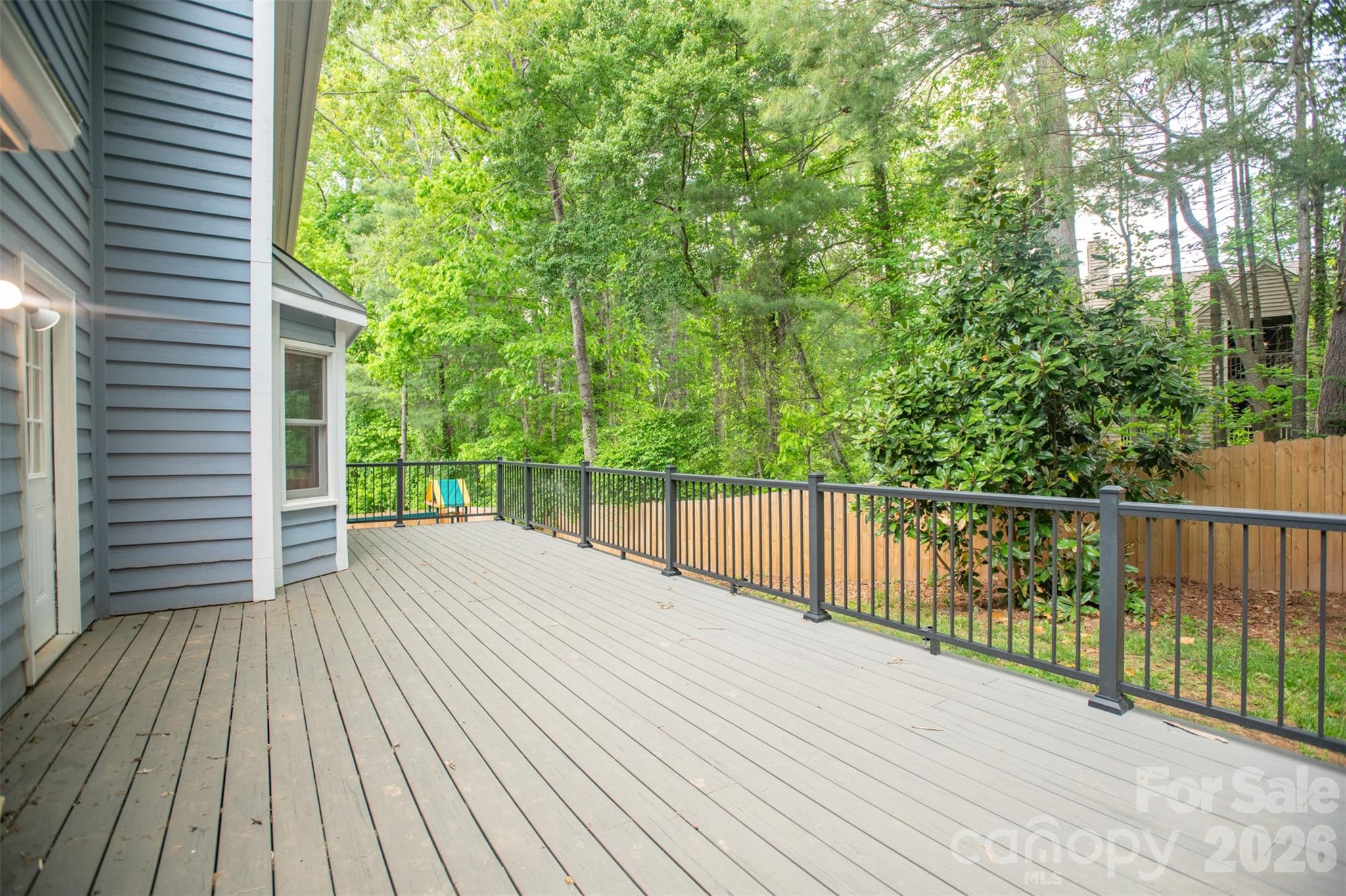 1002 Windsor Drive Property Photo 5