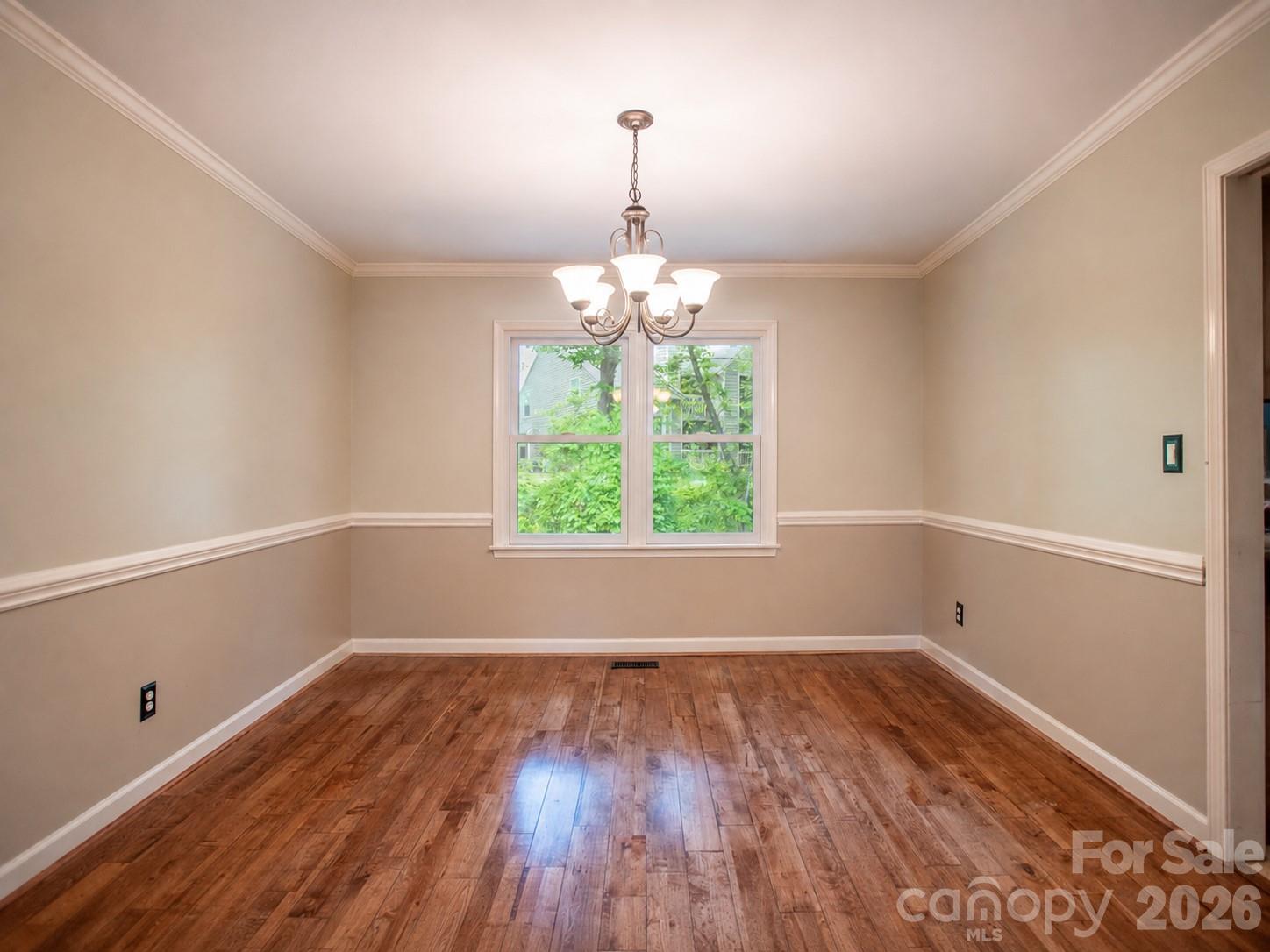 1002 Windsor Drive Property Photo 11