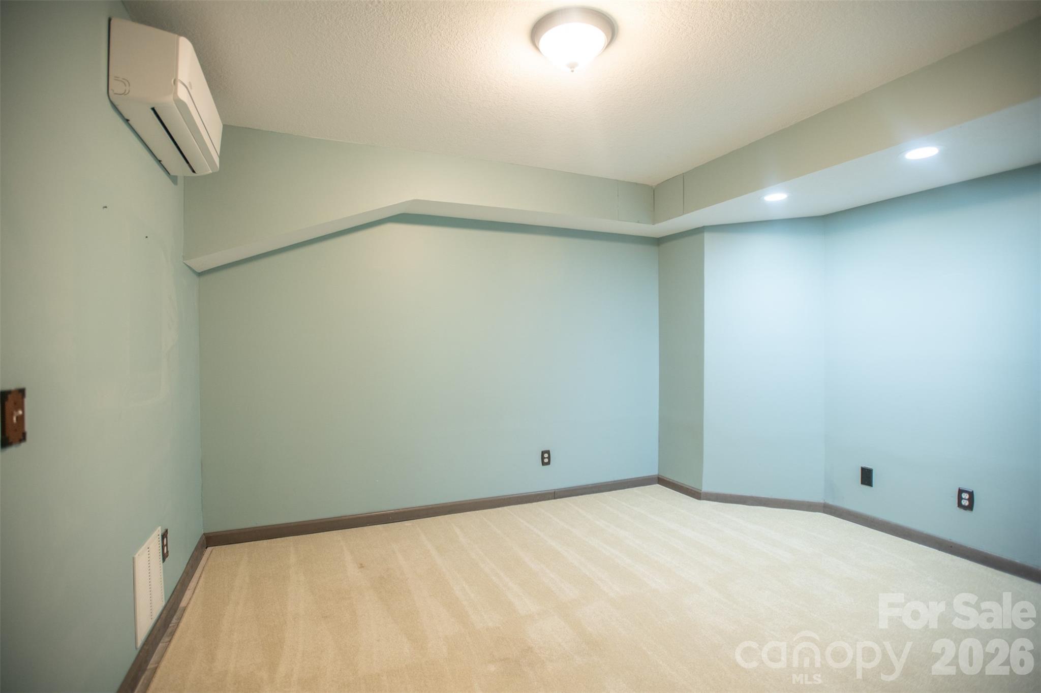 1002 Windsor Drive Property Photo 19