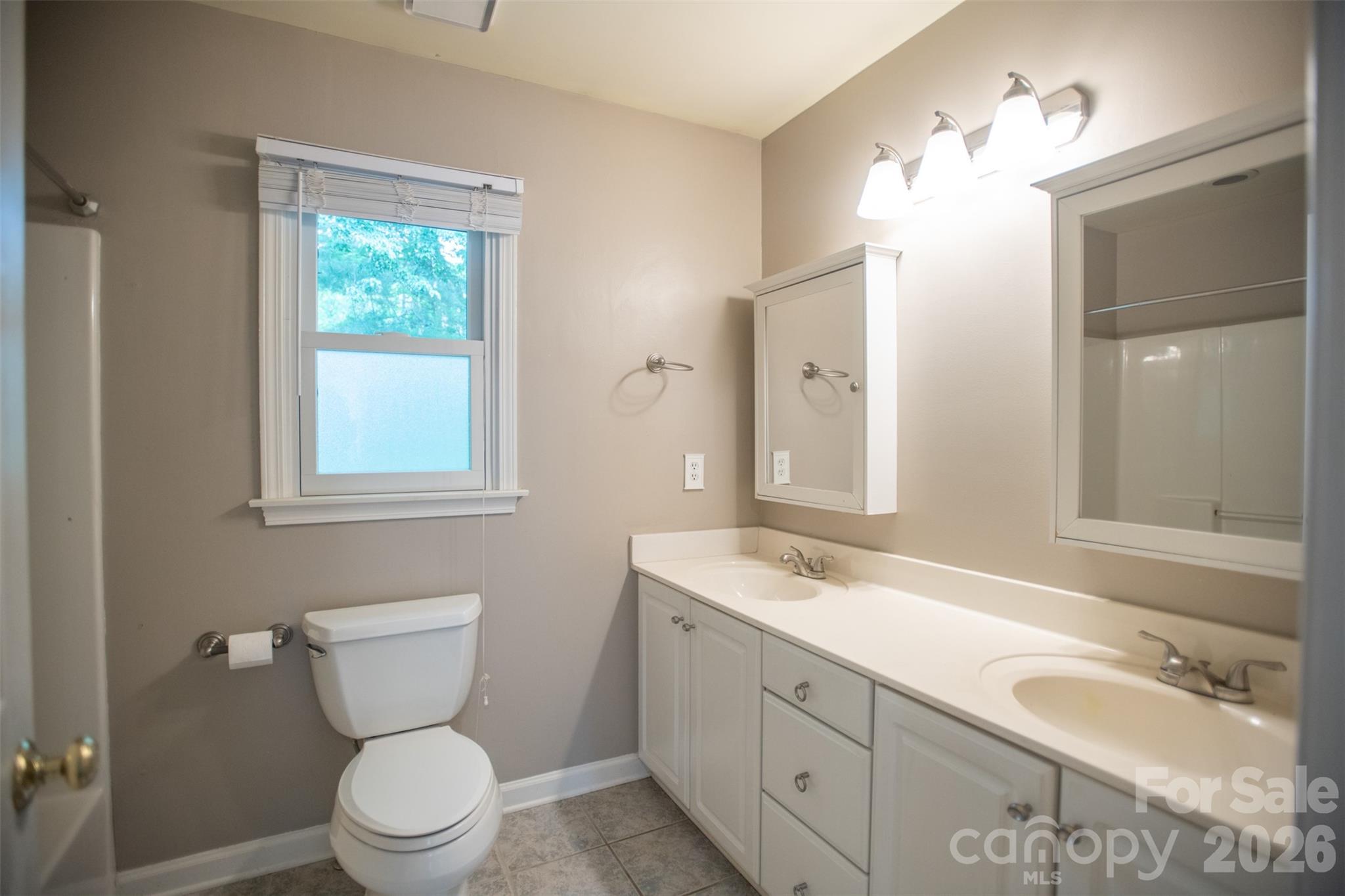 1002 Windsor Drive Property Photo 26