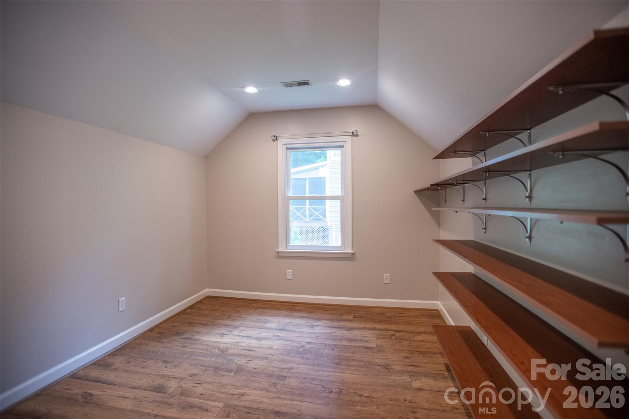 1002 Windsor Drive Property Photo 27