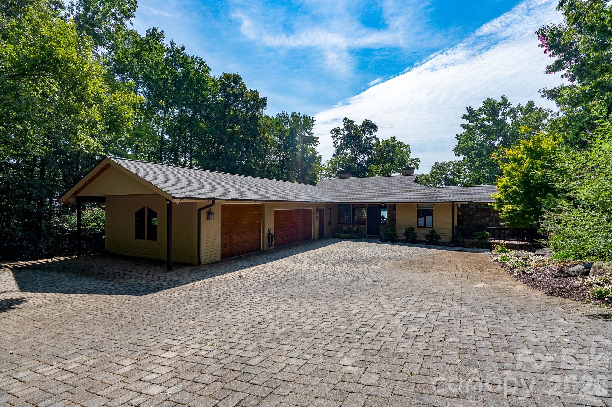 137 Windy Hill Cove Property Photo 3