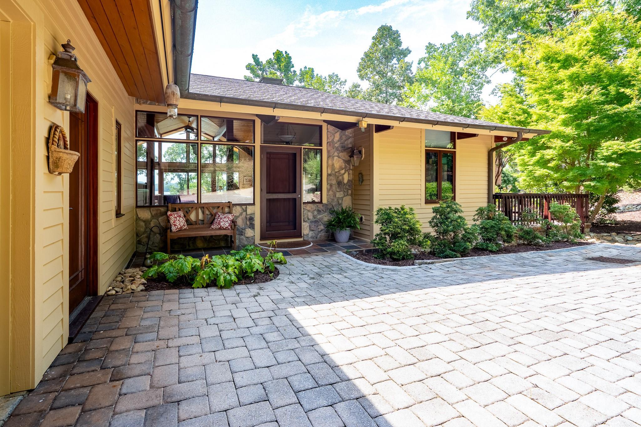 137 Windy Hill Cove Property Photo 7