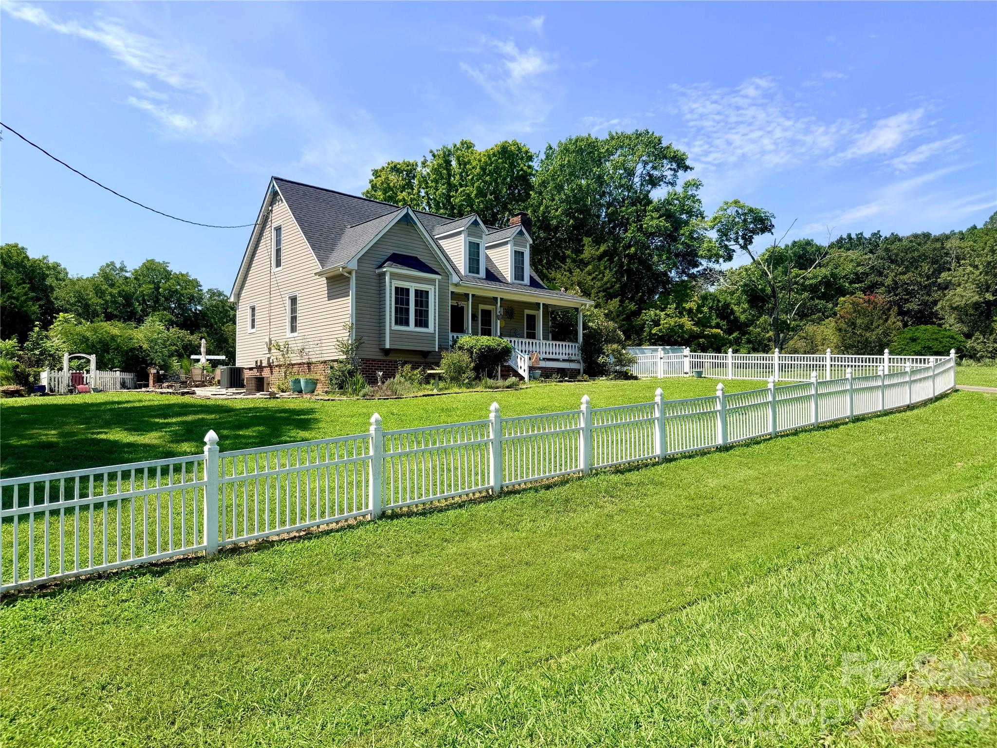 1070 W River Run Property Photo 3