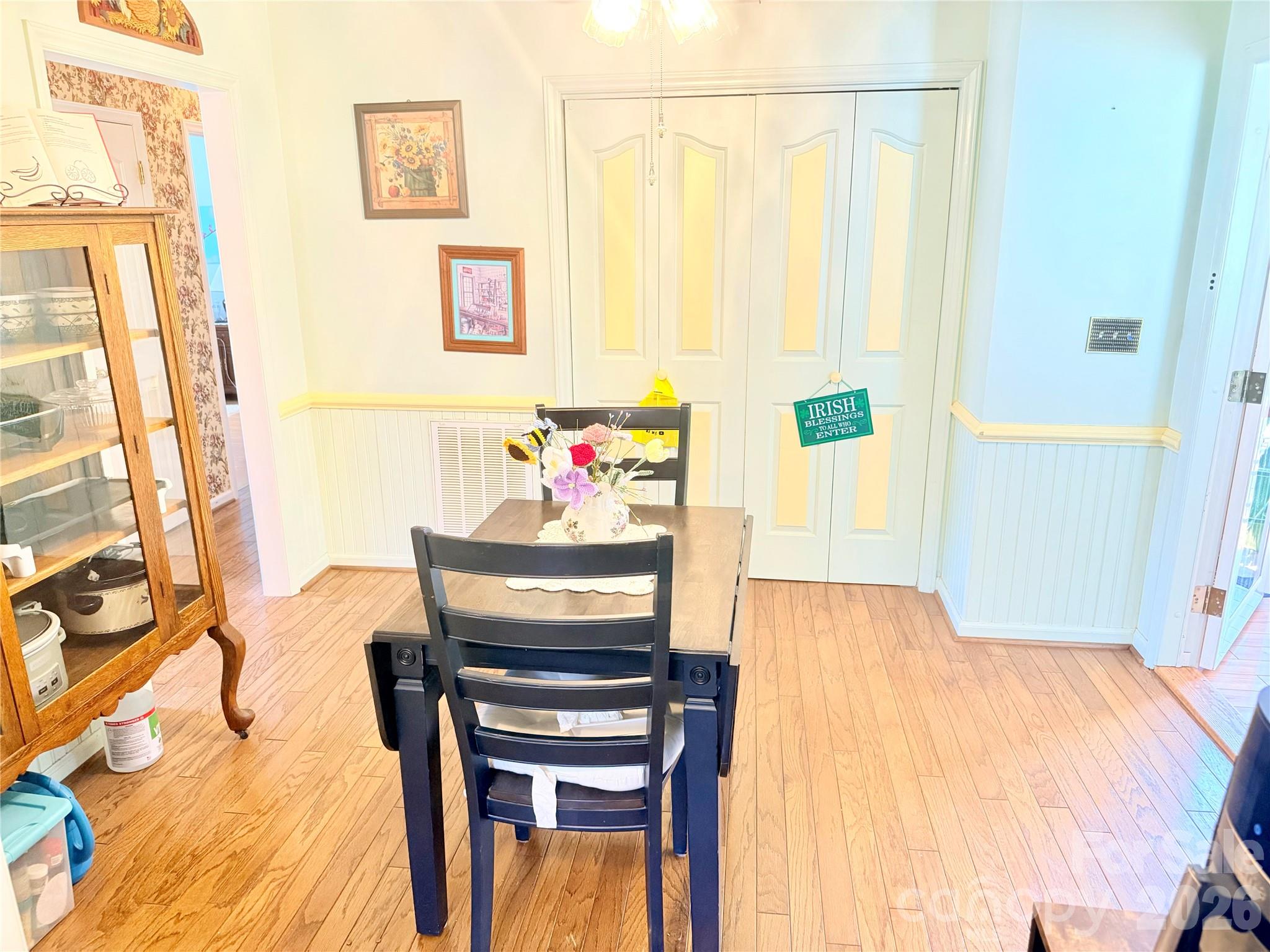 1070 W River Run Property Photo 12