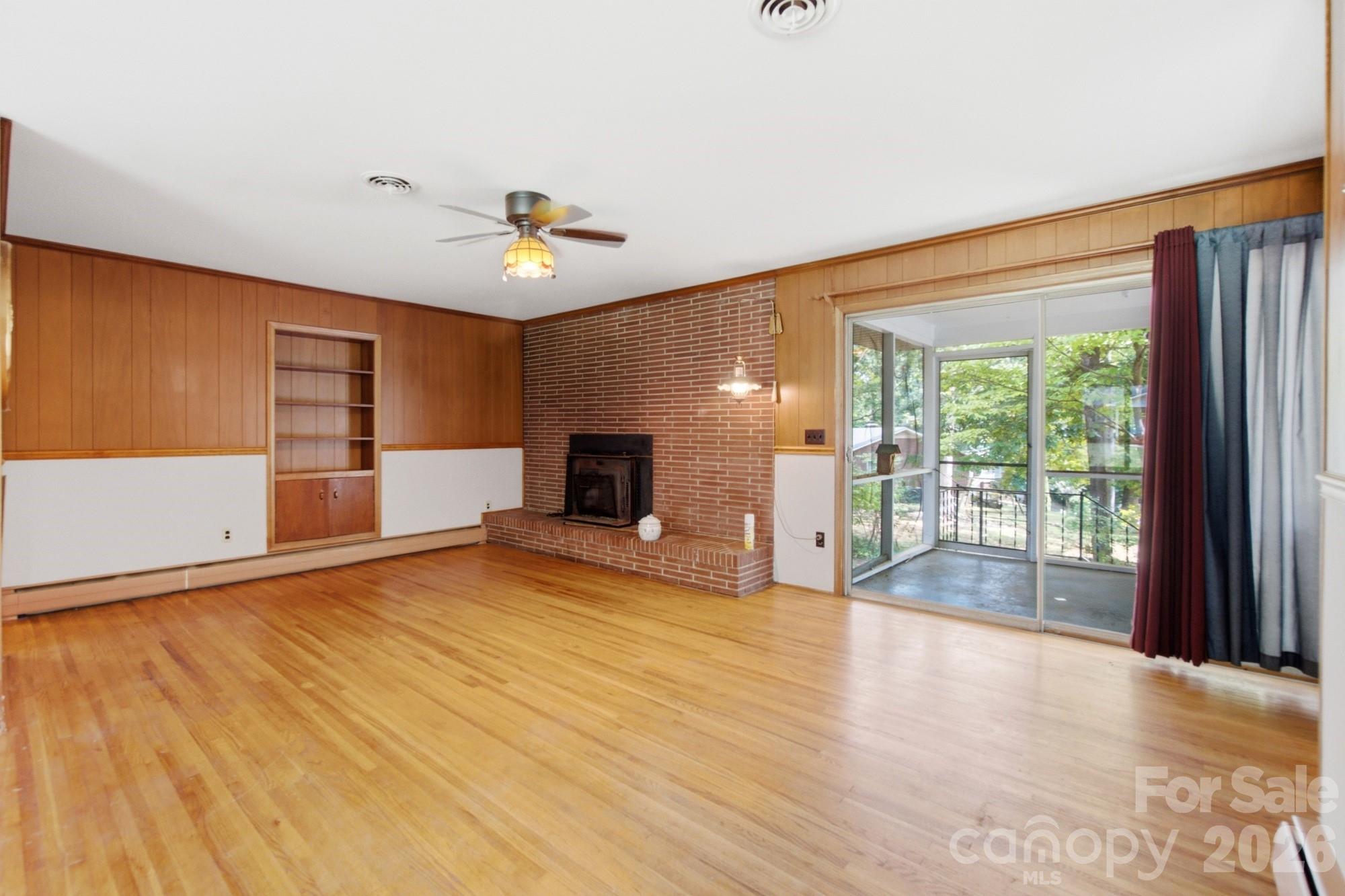 406 Town Street Property Photo 8