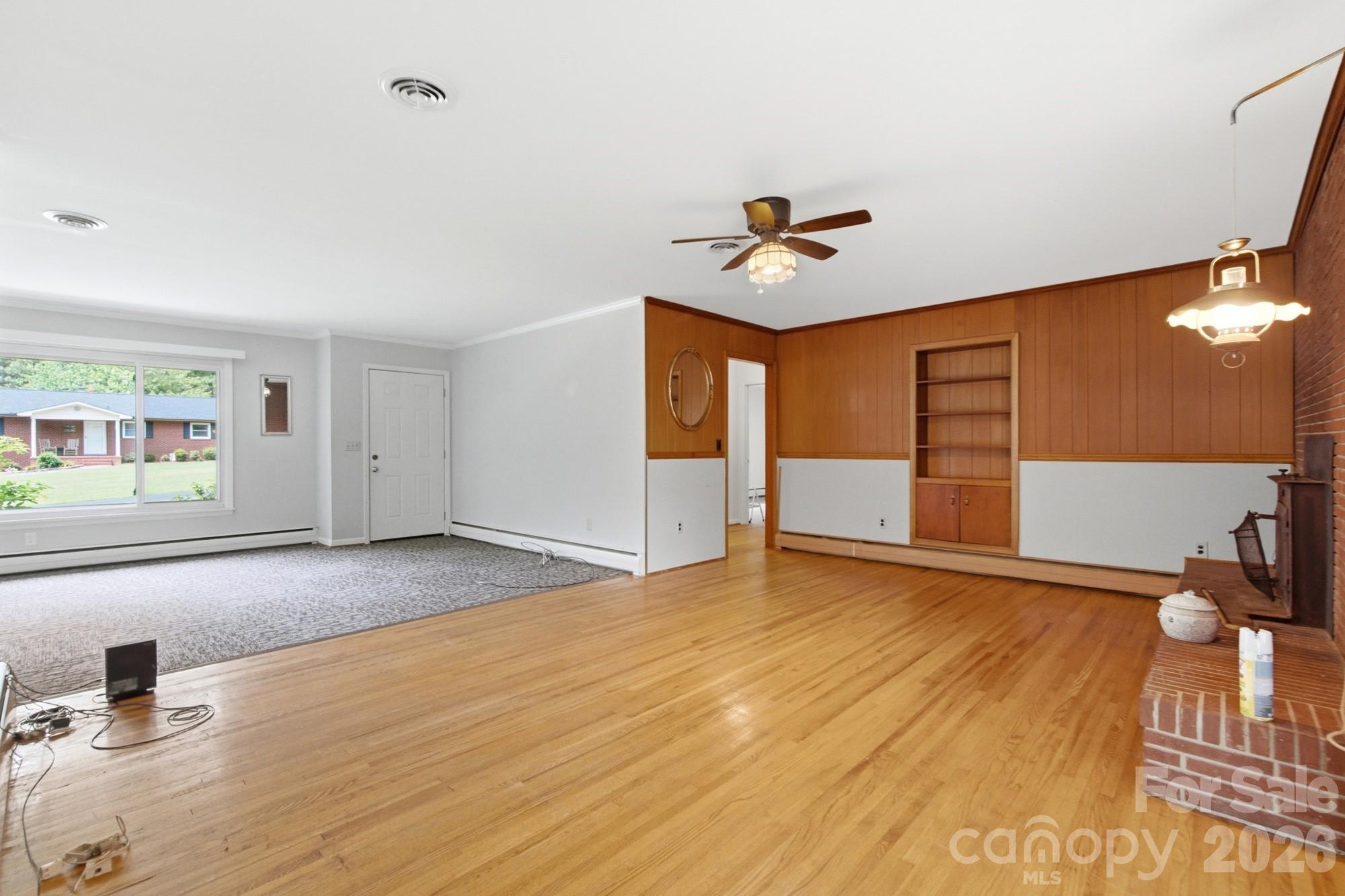 406 Town Street Property Photo 9