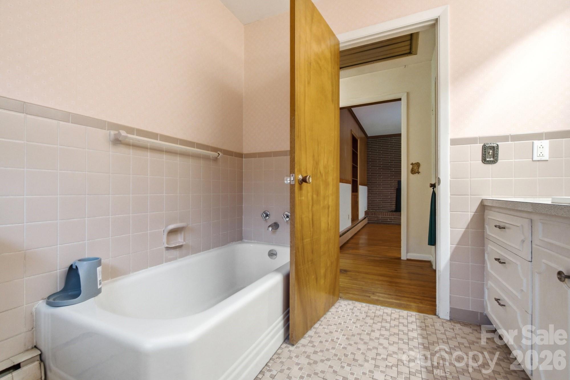 406 Town Street Property Photo 24