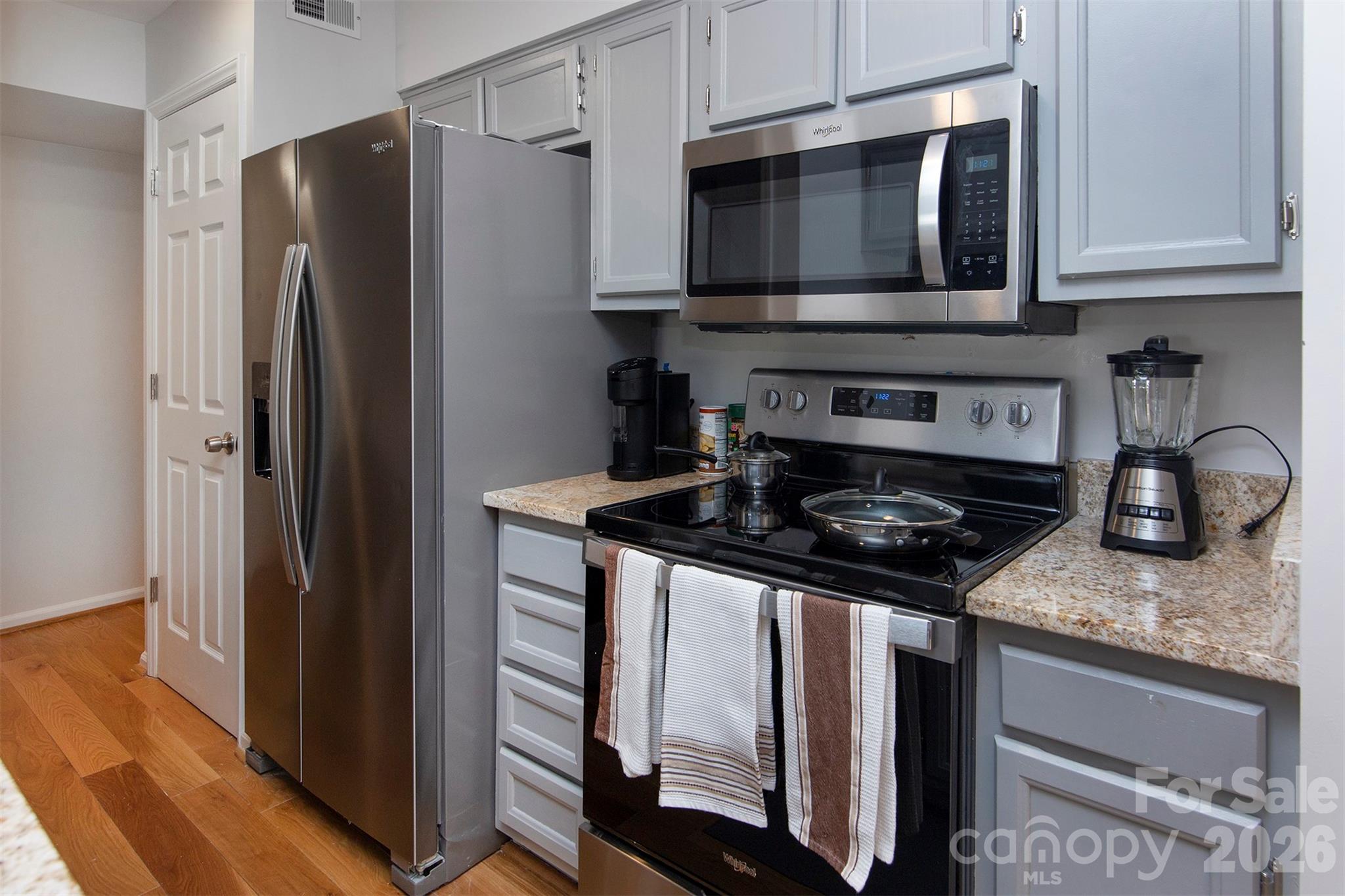 212 W 10th Street 17 Property Photo 7