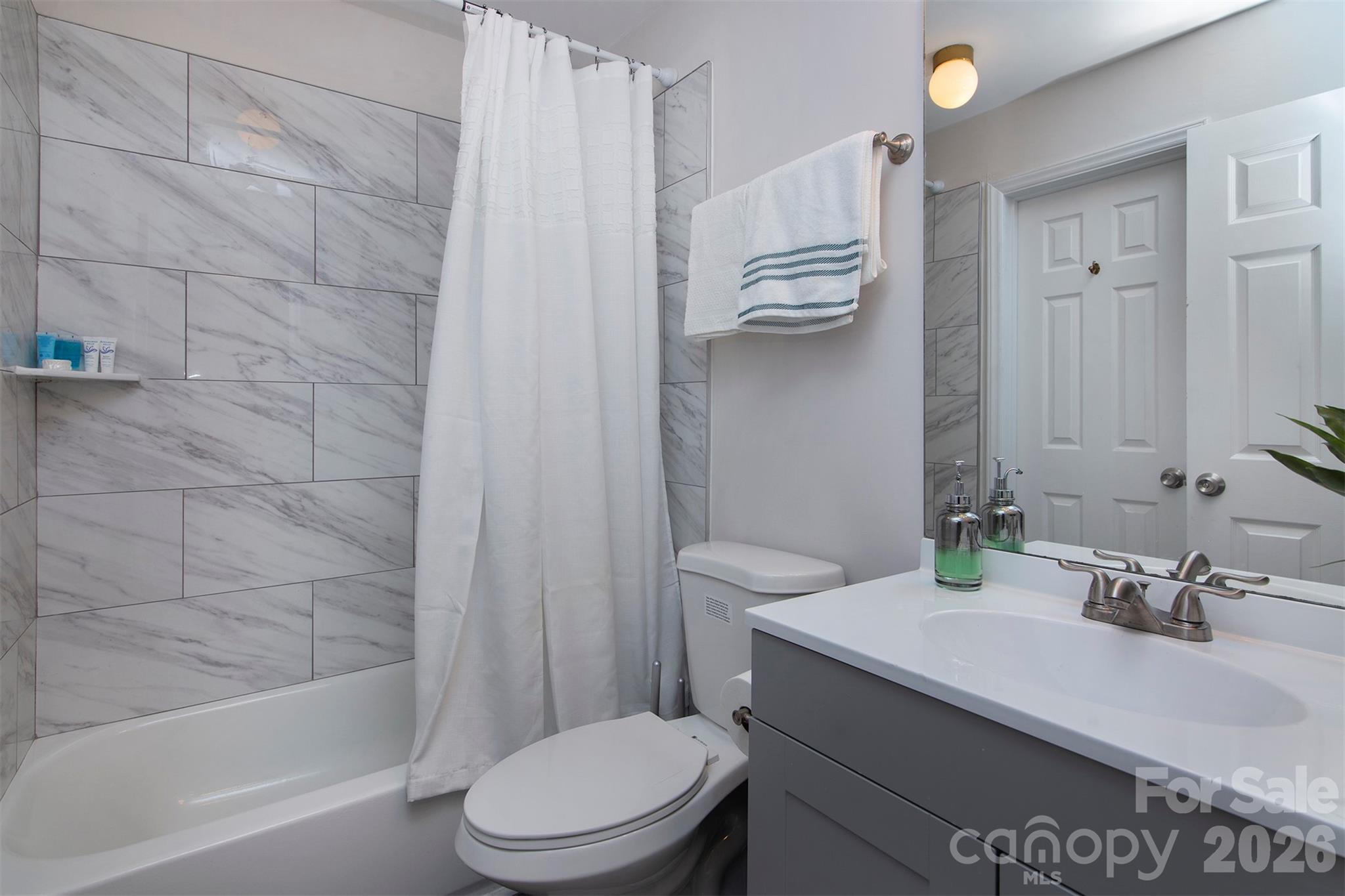 212 W 10th Street 17 Property Photo 14