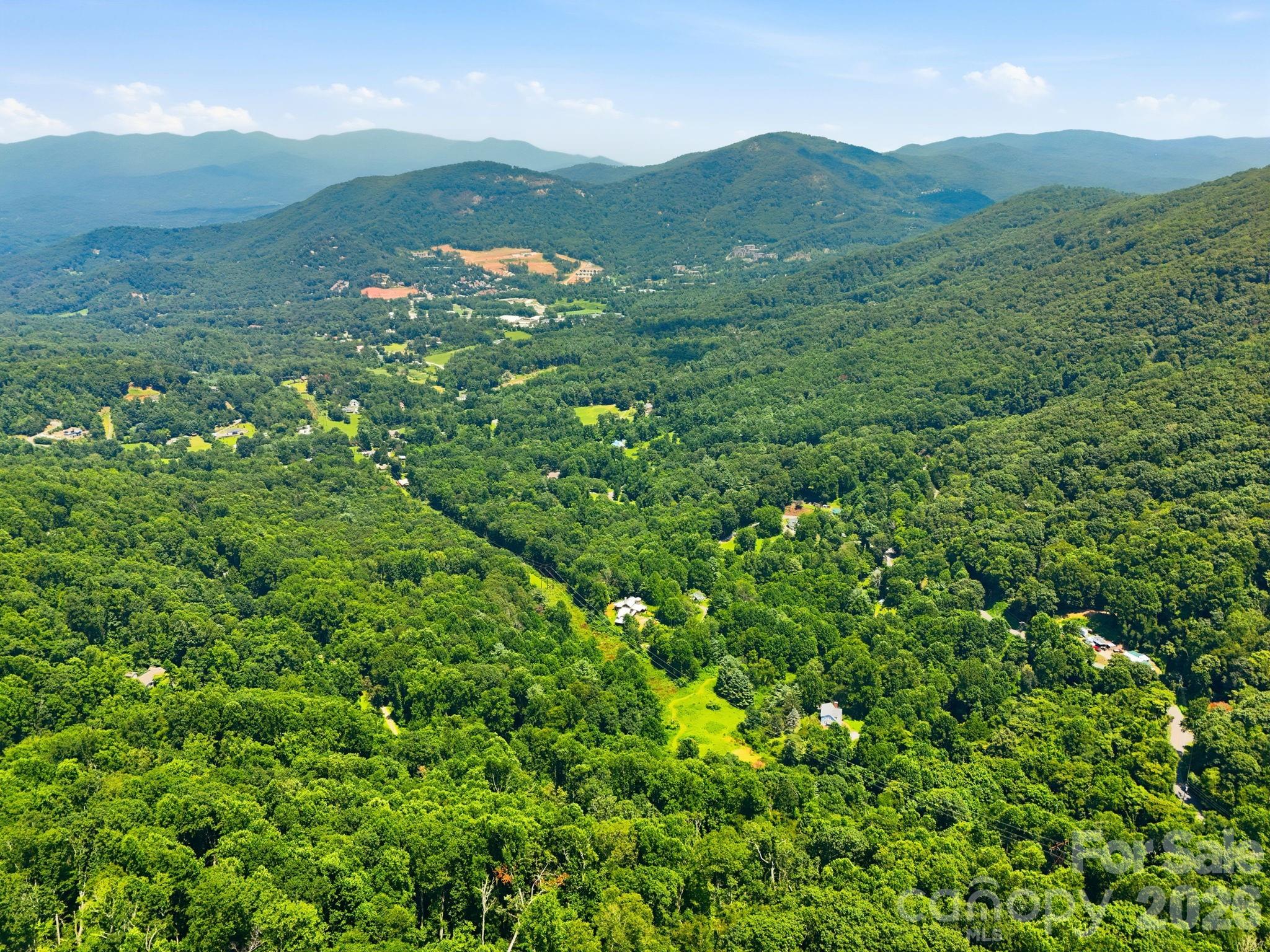 28 Mountain Breeze Trail Property Photo 3