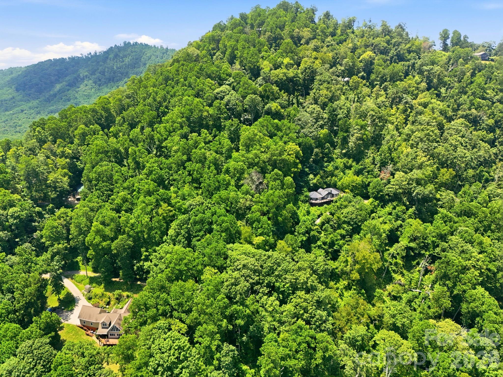 28 Mountain Breeze Trail Property Photo 8