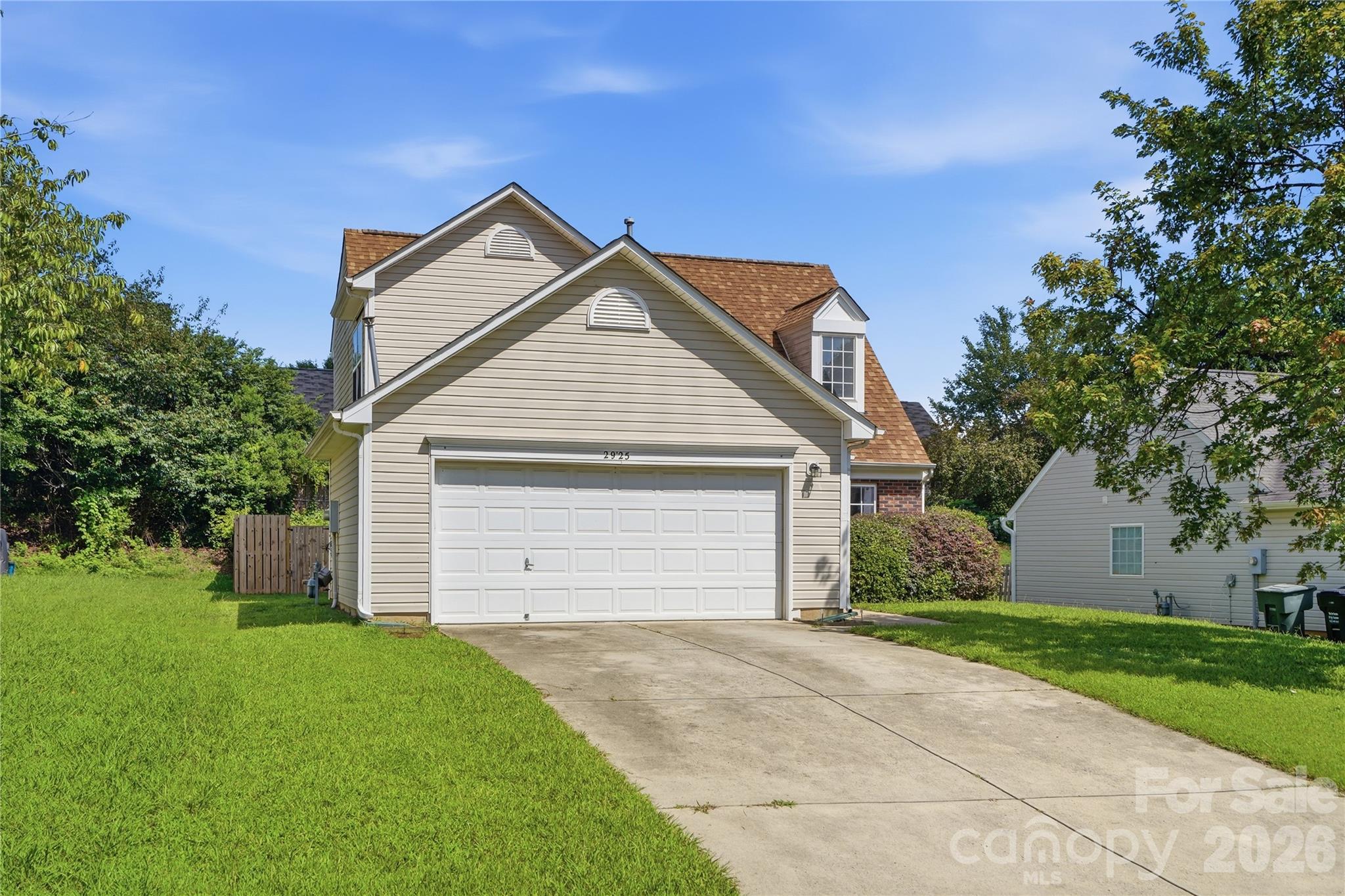 2925 Deep Cove Drive Property Photo 4