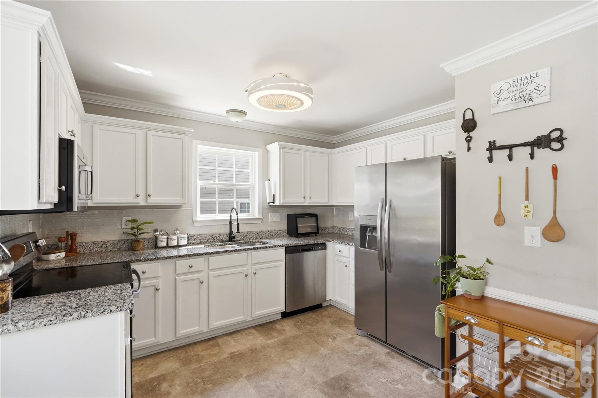 2925 Deep Cove Drive Property Photo 8