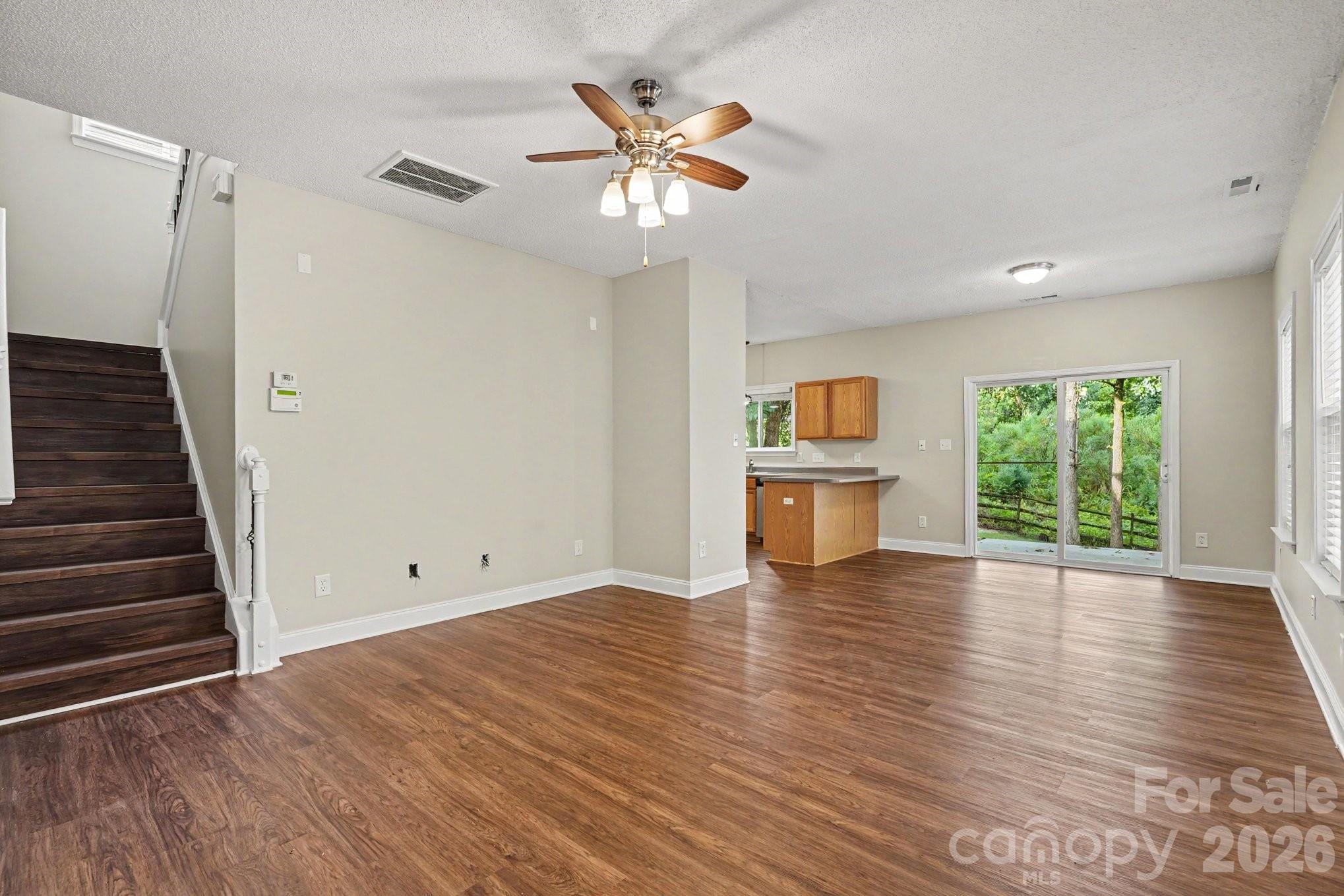 13634 Riding Hill Avenue Property Photo 5