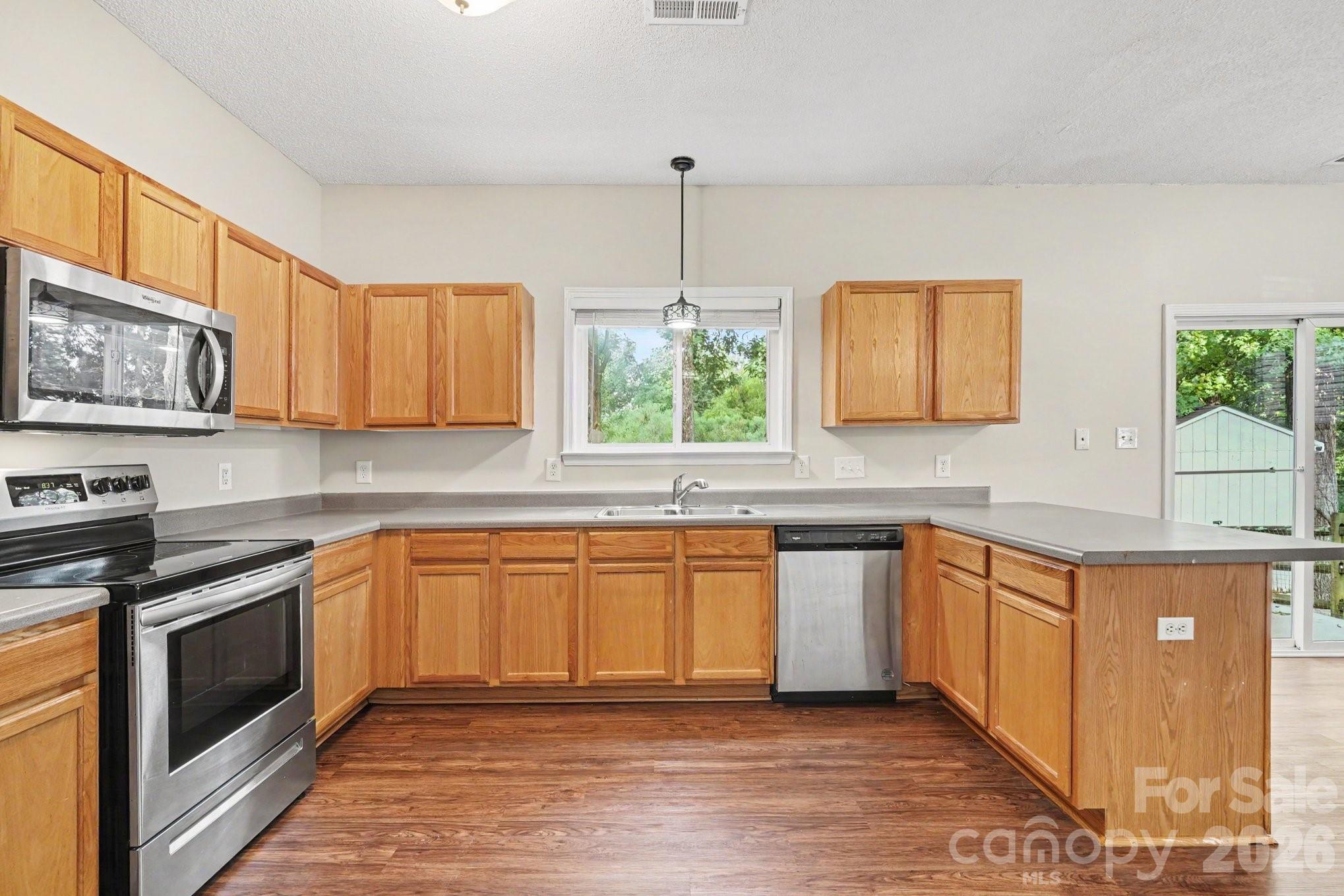 13634 Riding Hill Avenue Property Photo 9