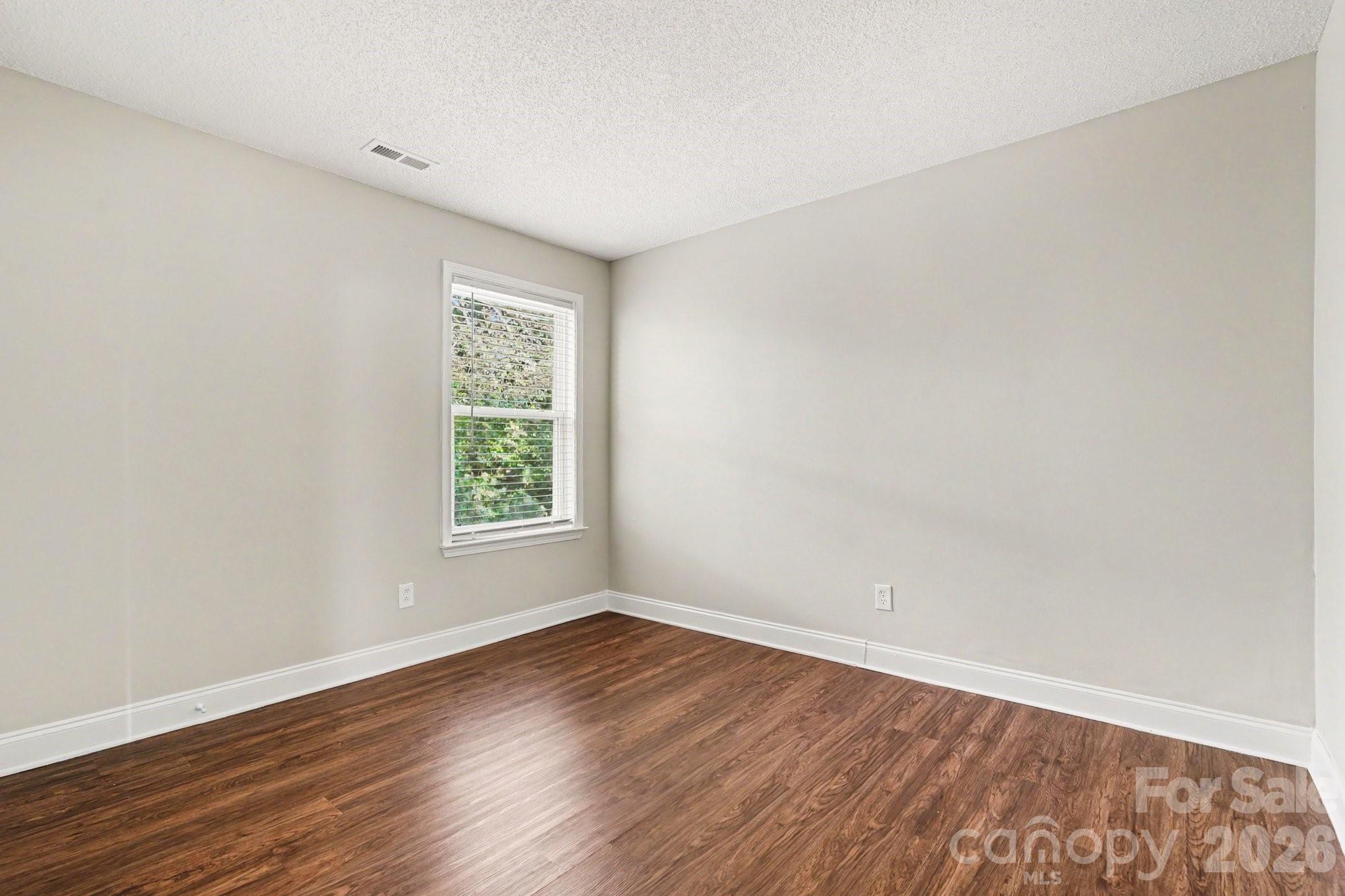 13634 Riding Hill Avenue Property Photo 13
