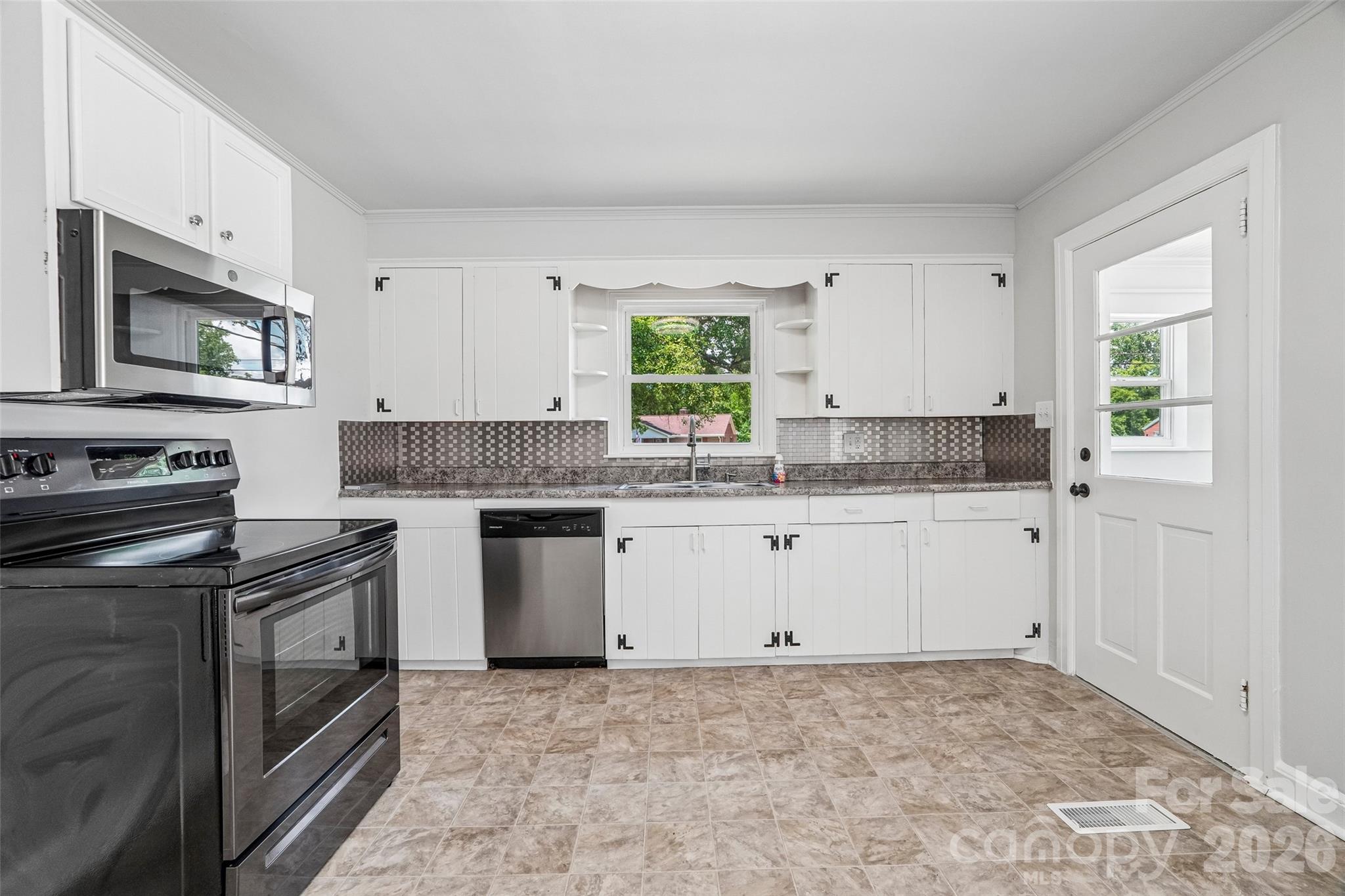 808 Lowery Street Property Photo 2