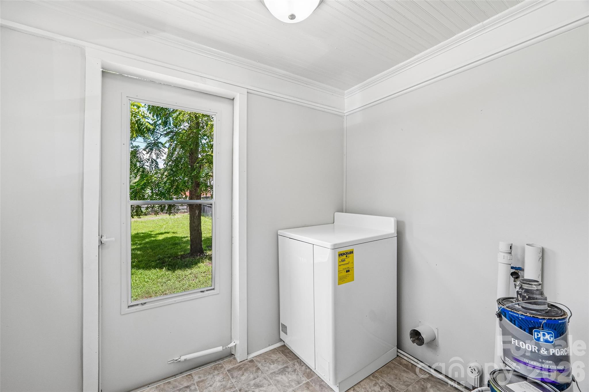 808 Lowery Street Property Photo 14