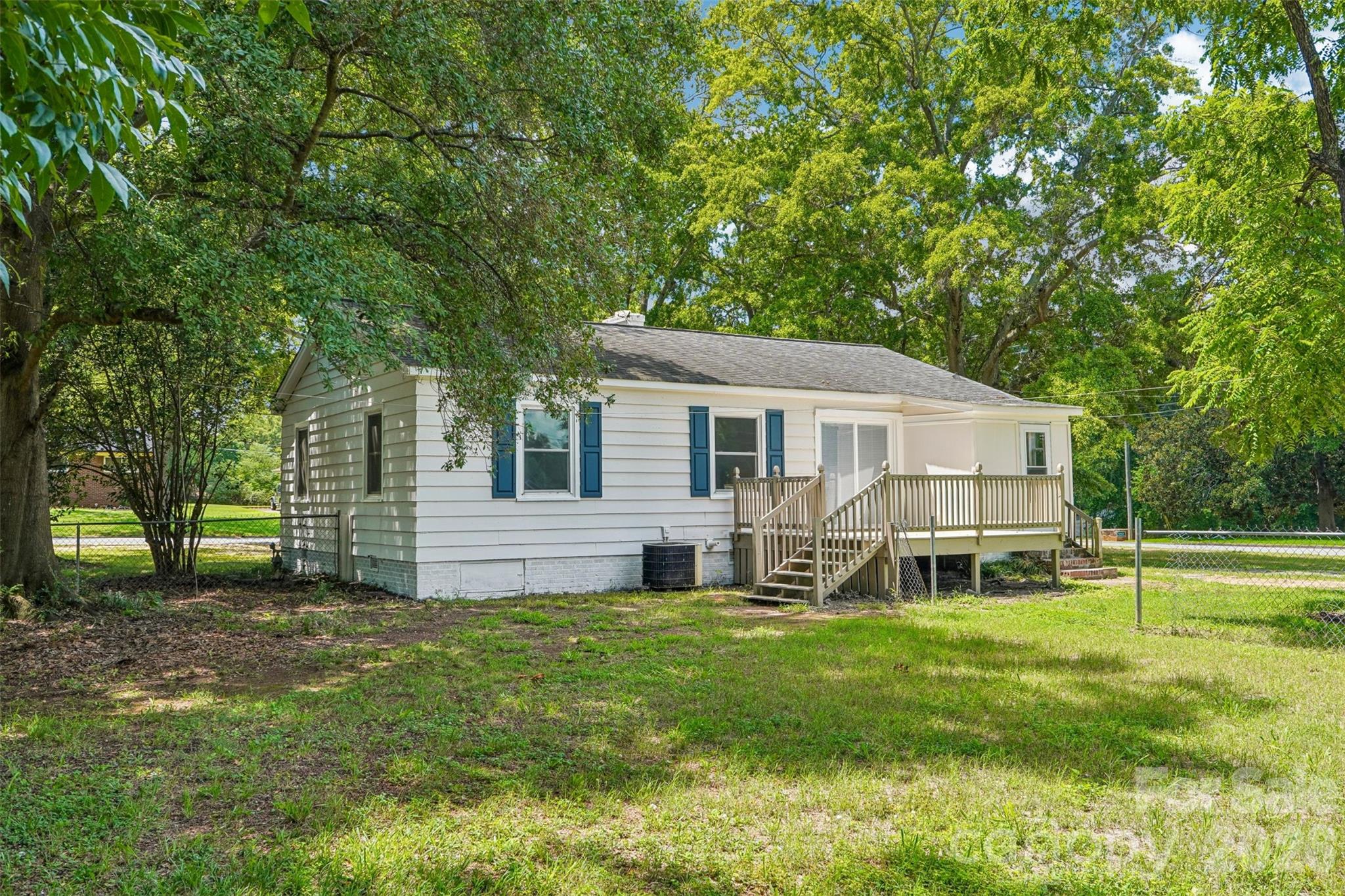 808 Lowery Street Property Photo 18