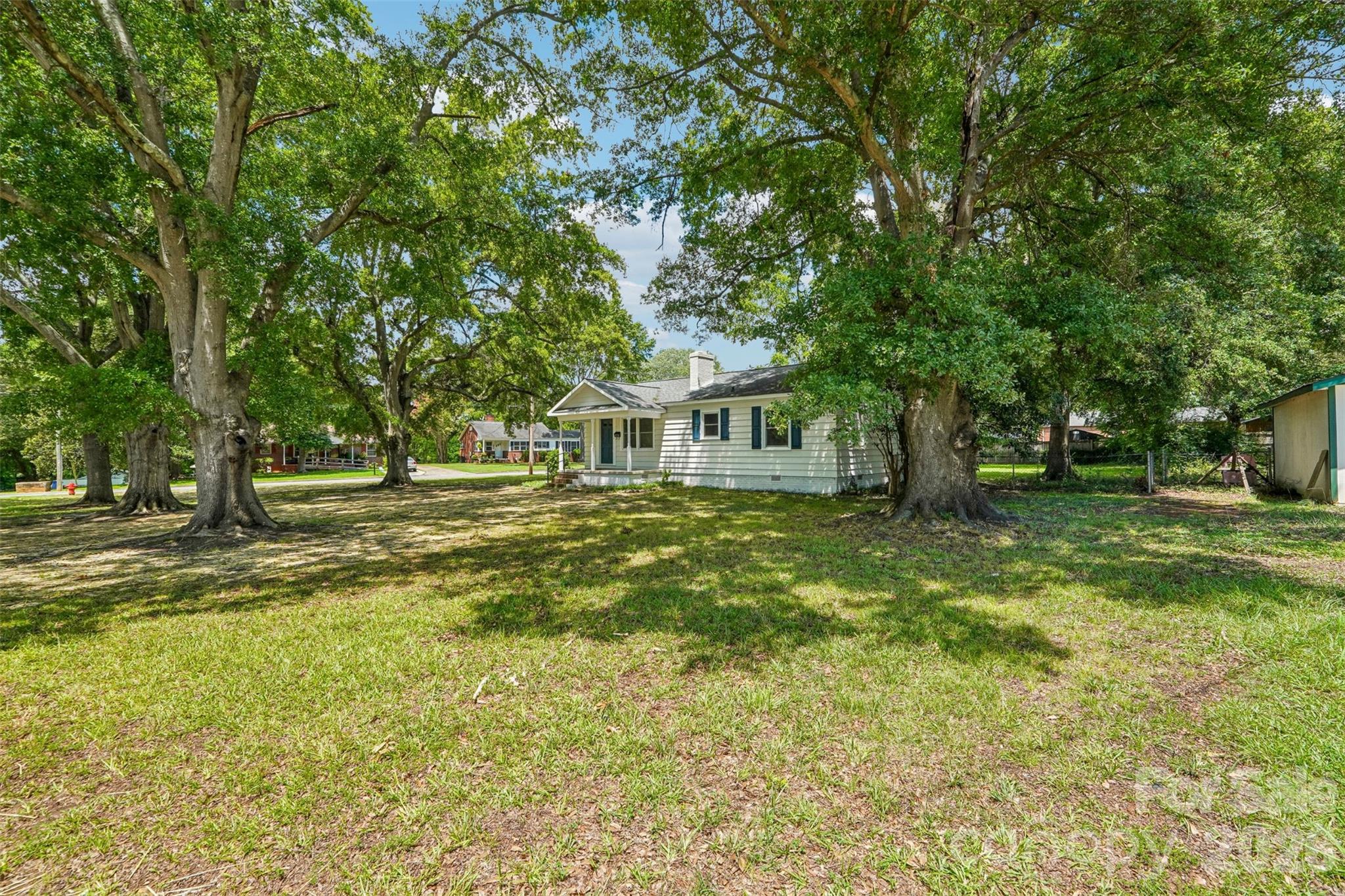 808 Lowery Street Property Photo 21