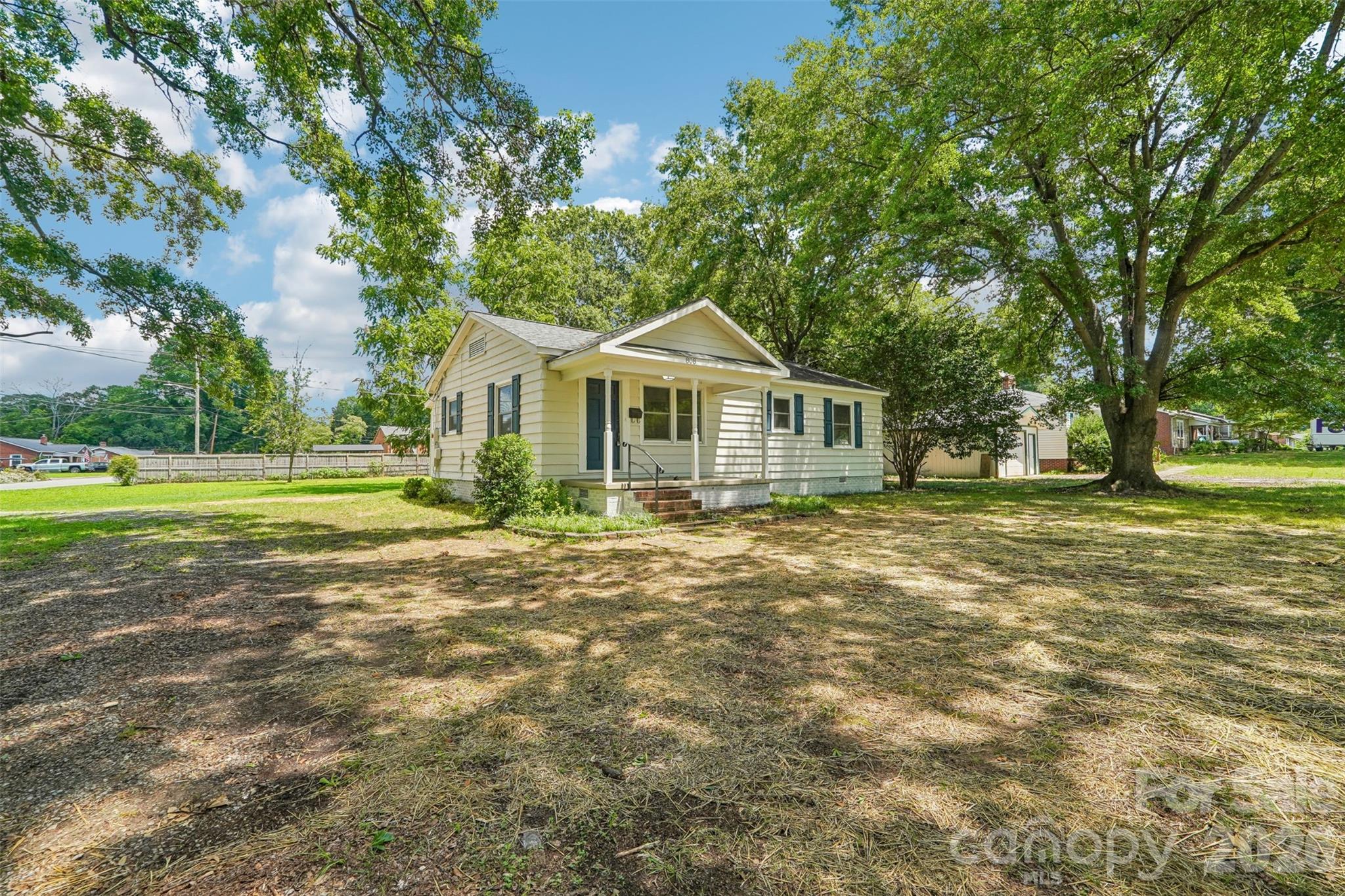 808 Lowery Street Property Photo 22