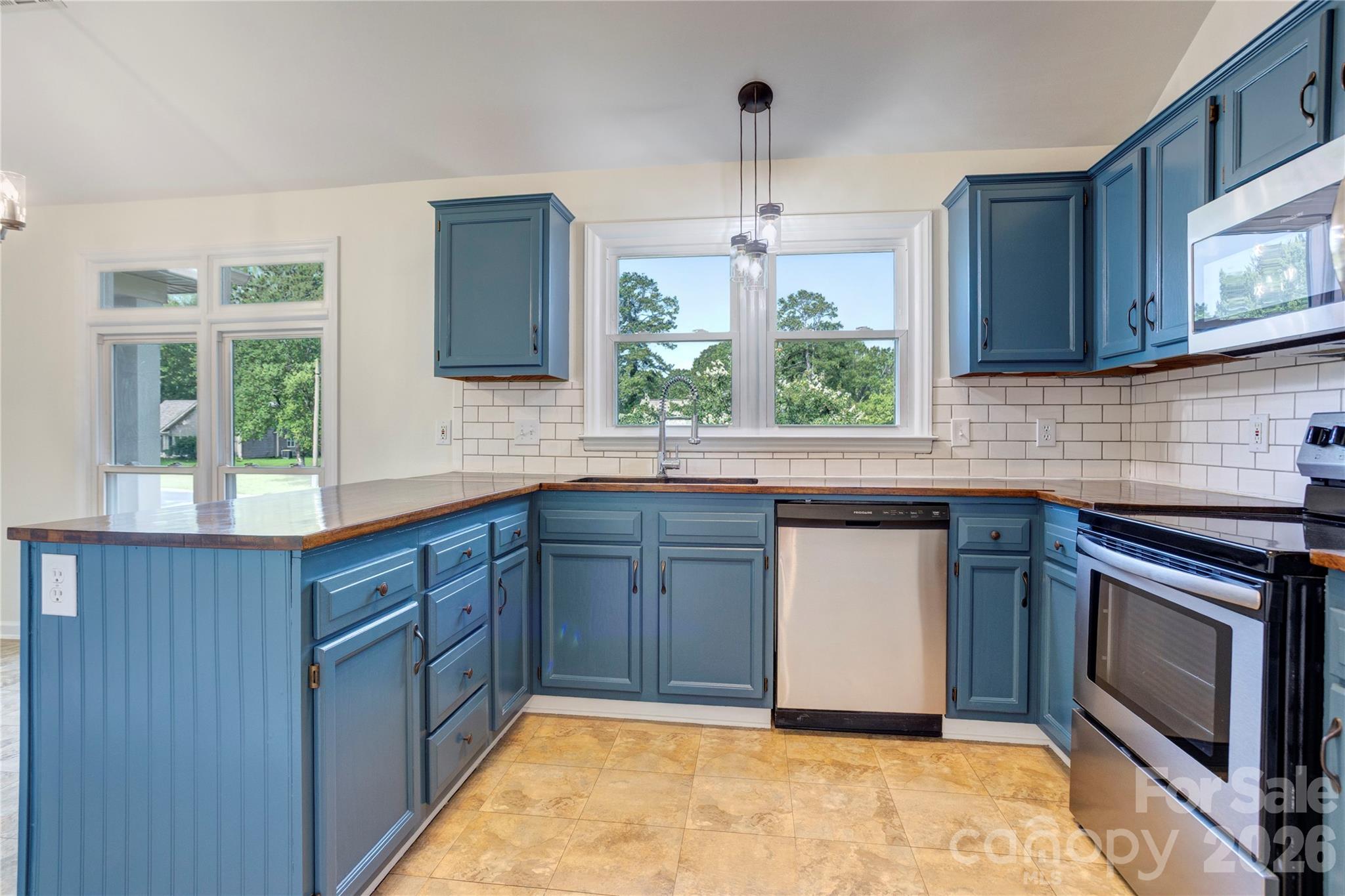 156 Edgewater Drive Property Photo 6