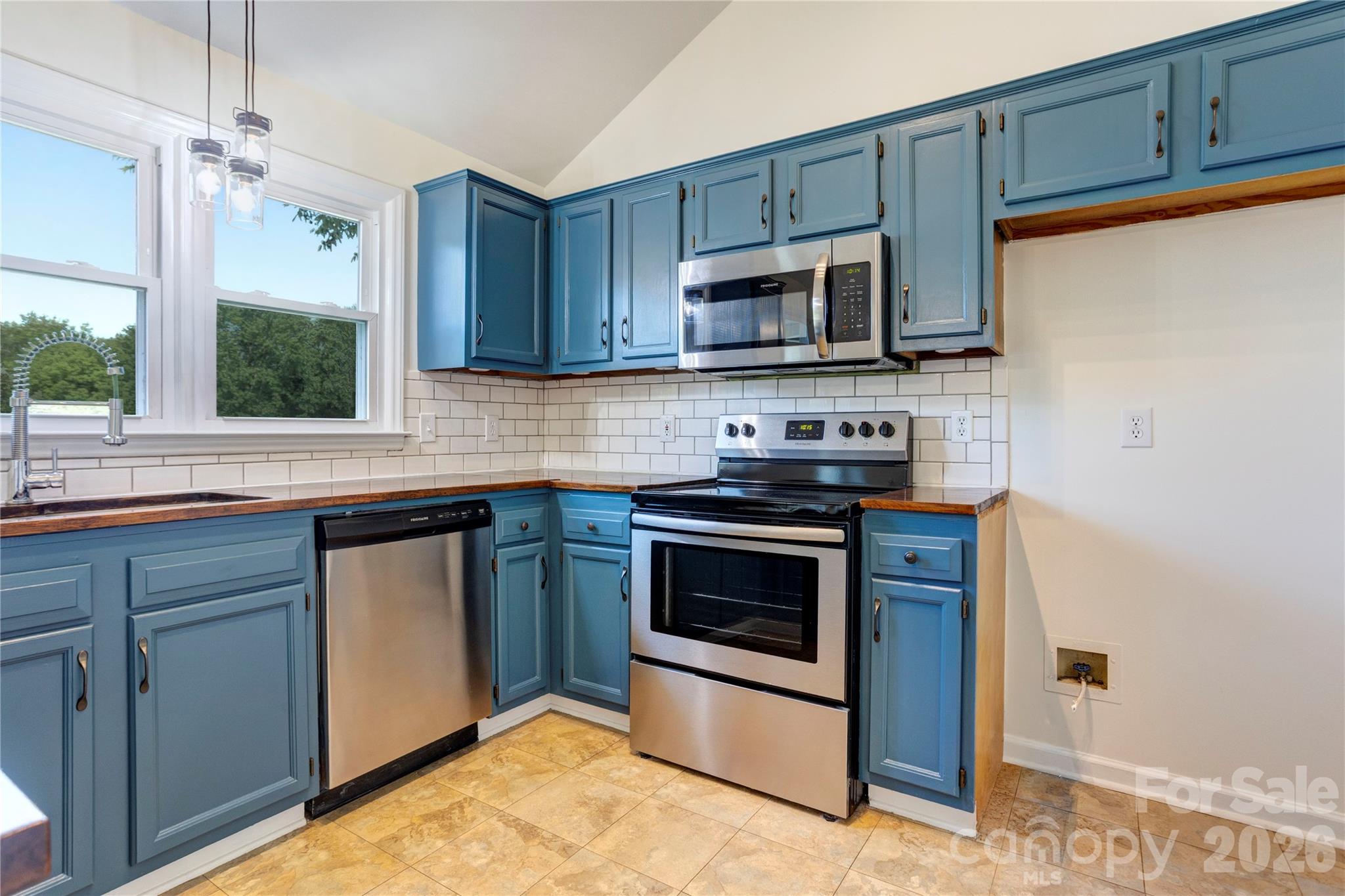 156 Edgewater Drive Property Photo 7