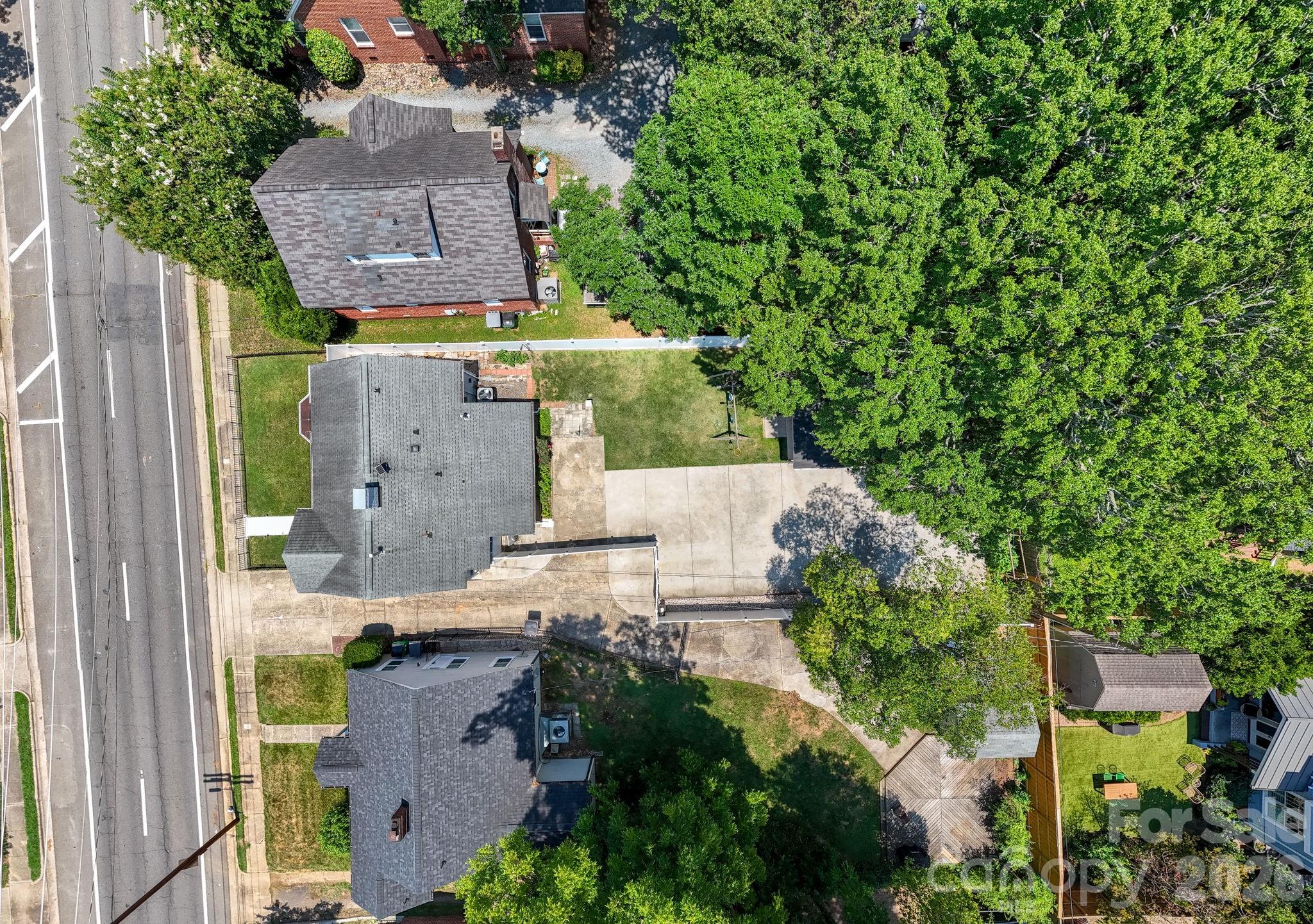 2113 Scott Avenue Property Photo 4