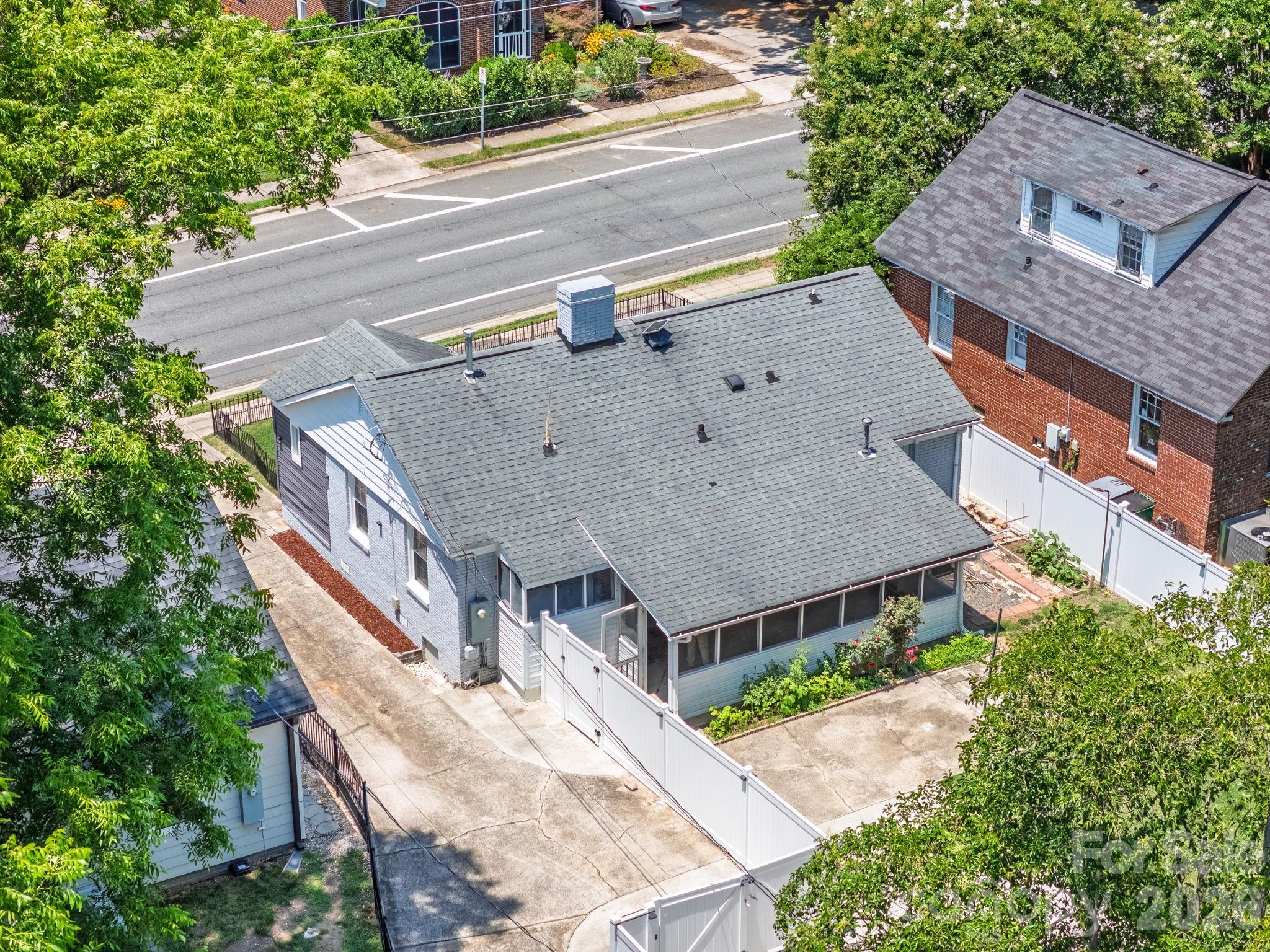 2113 Scott Avenue Property Photo 6