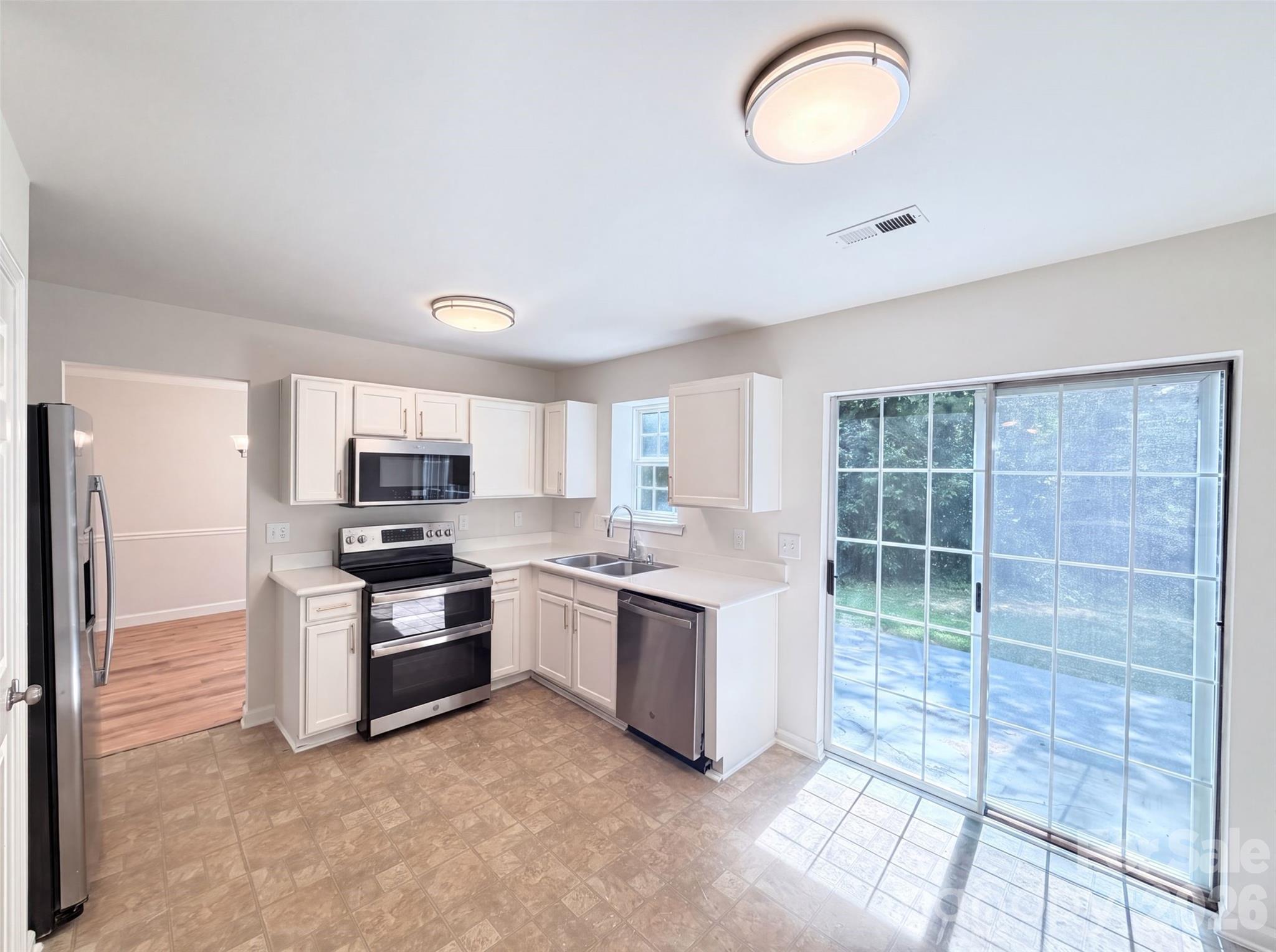 14542 Arbor Ridge Drive Property Photo 2