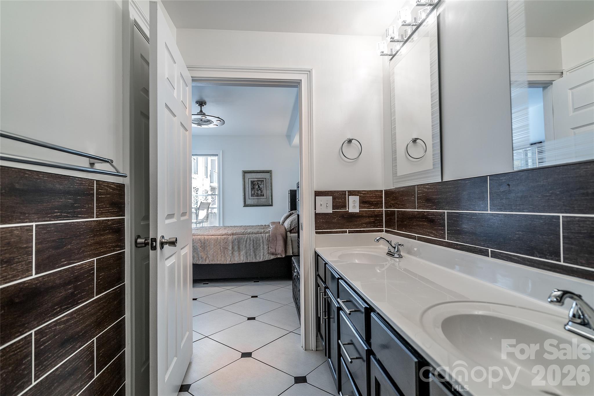 718 W Trade Street 605 Property Photo 11