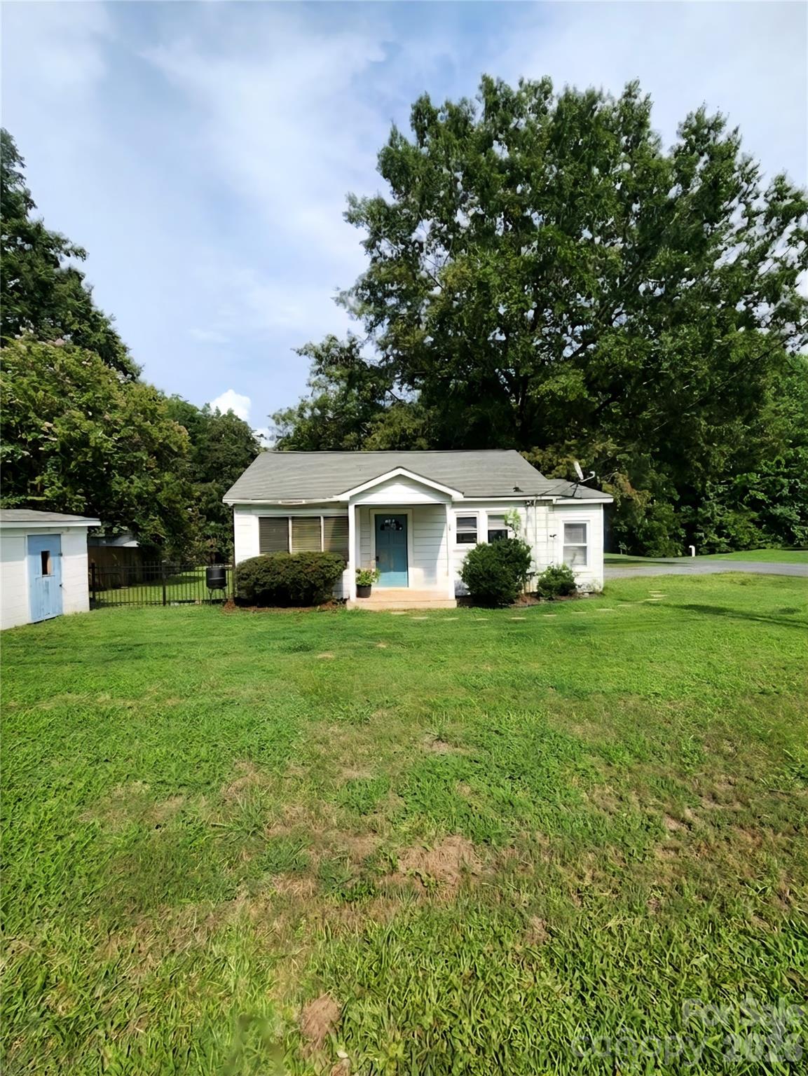 202 Oak Street Property Photo 2