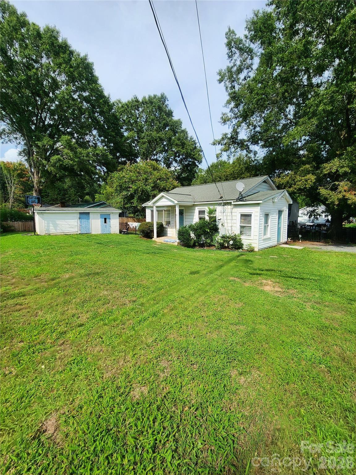 202 Oak Street Property Photo 3