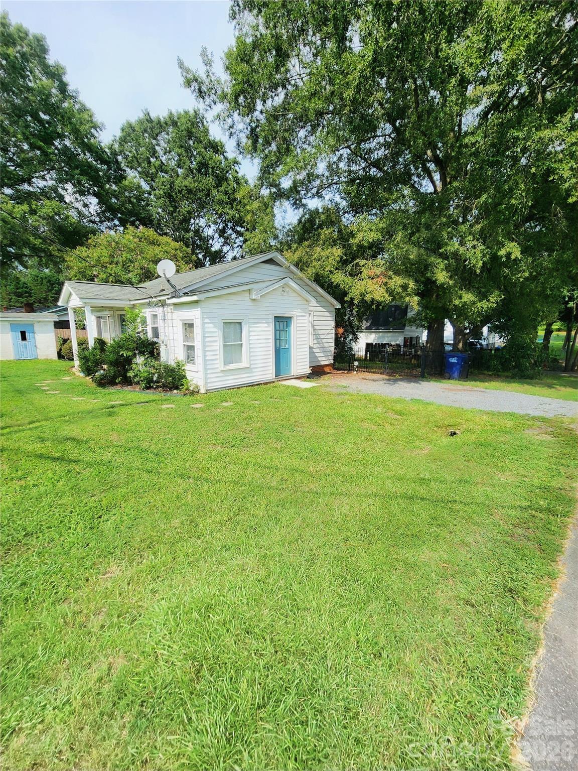202 Oak Street Property Photo 4