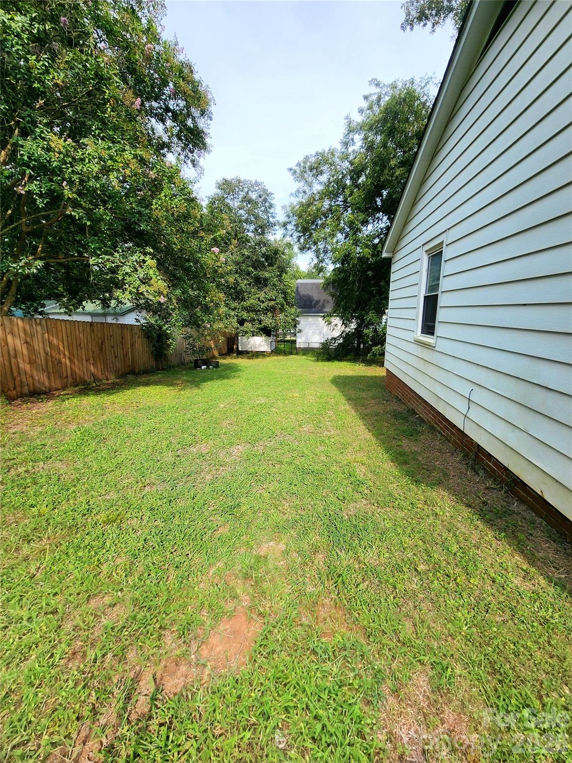 202 Oak Street Property Photo 8
