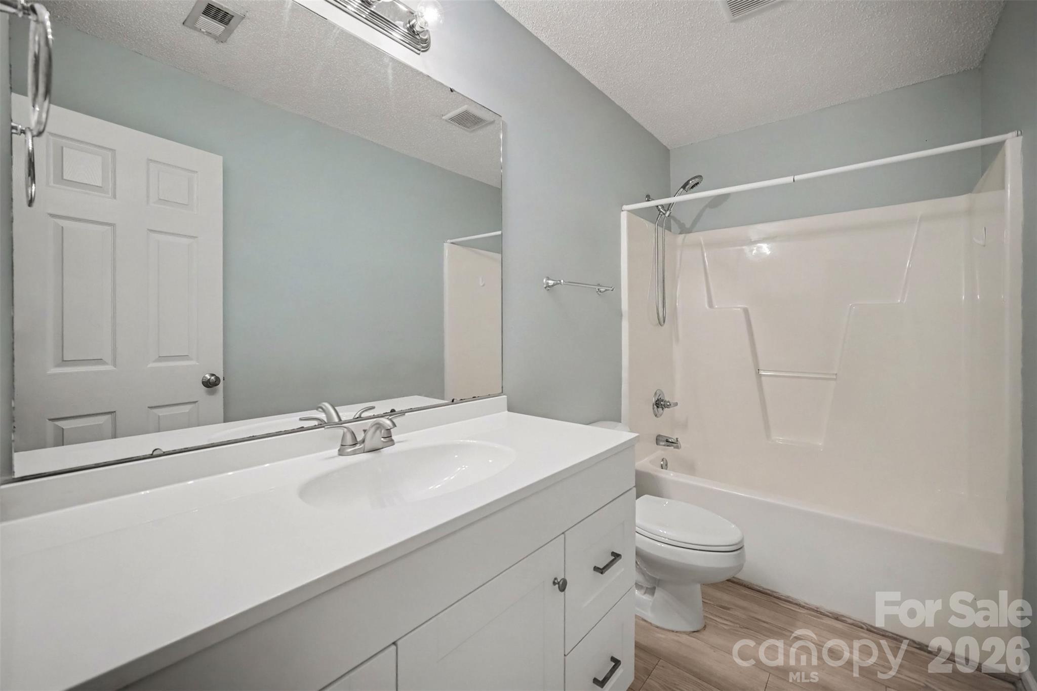 304 Llewellyn Street Property Photo 37