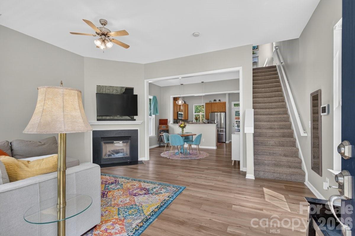 1308 Rising Oak Drive Property Photo 5
