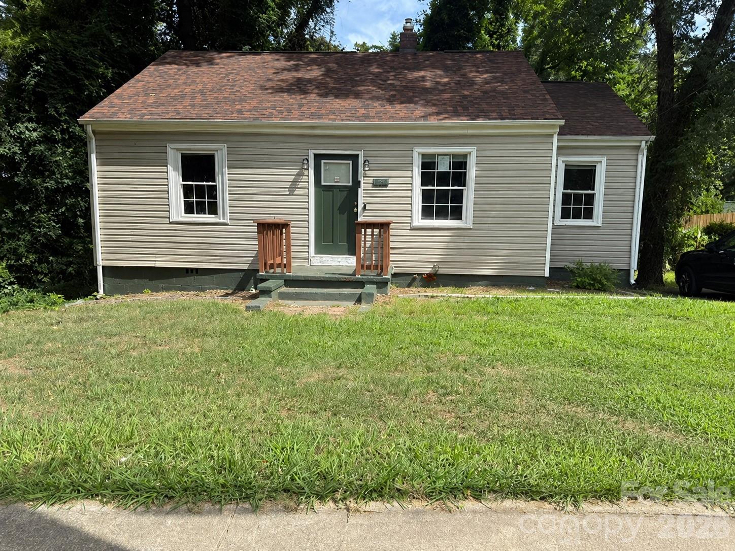 826 W Davidson Avenue Property Photo 1