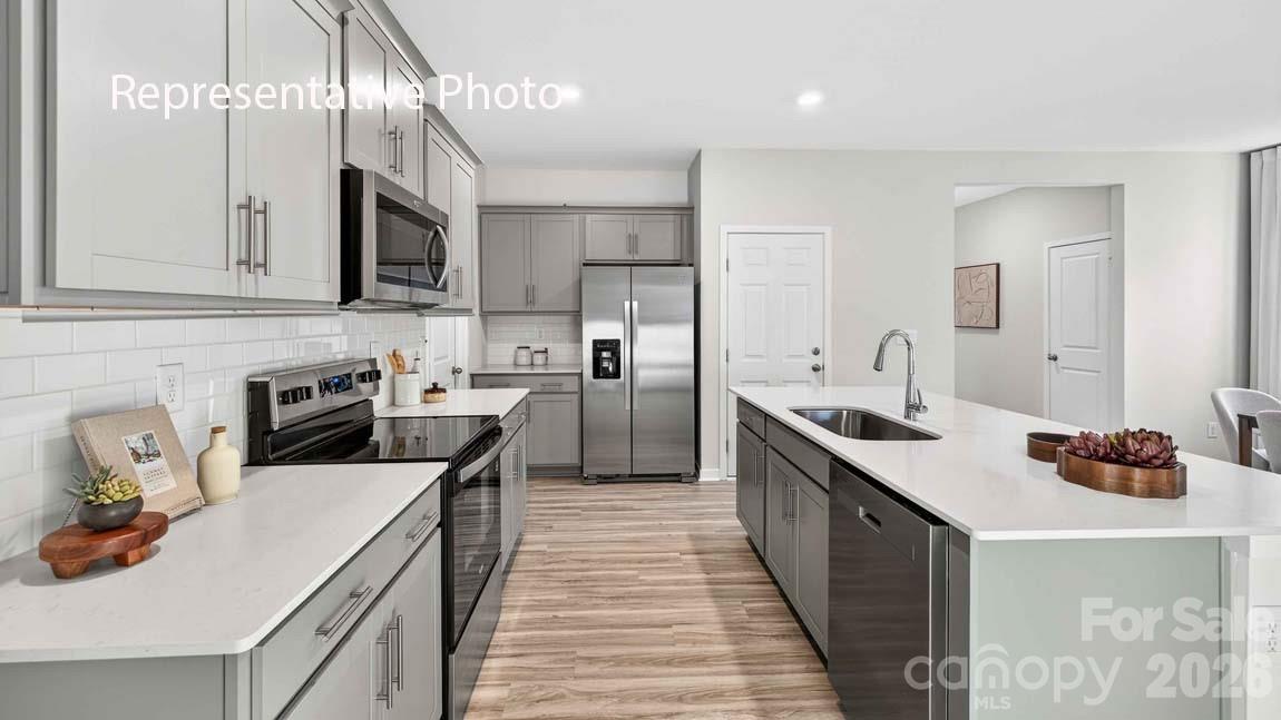 478 Dazzle Loop Property Photo 3