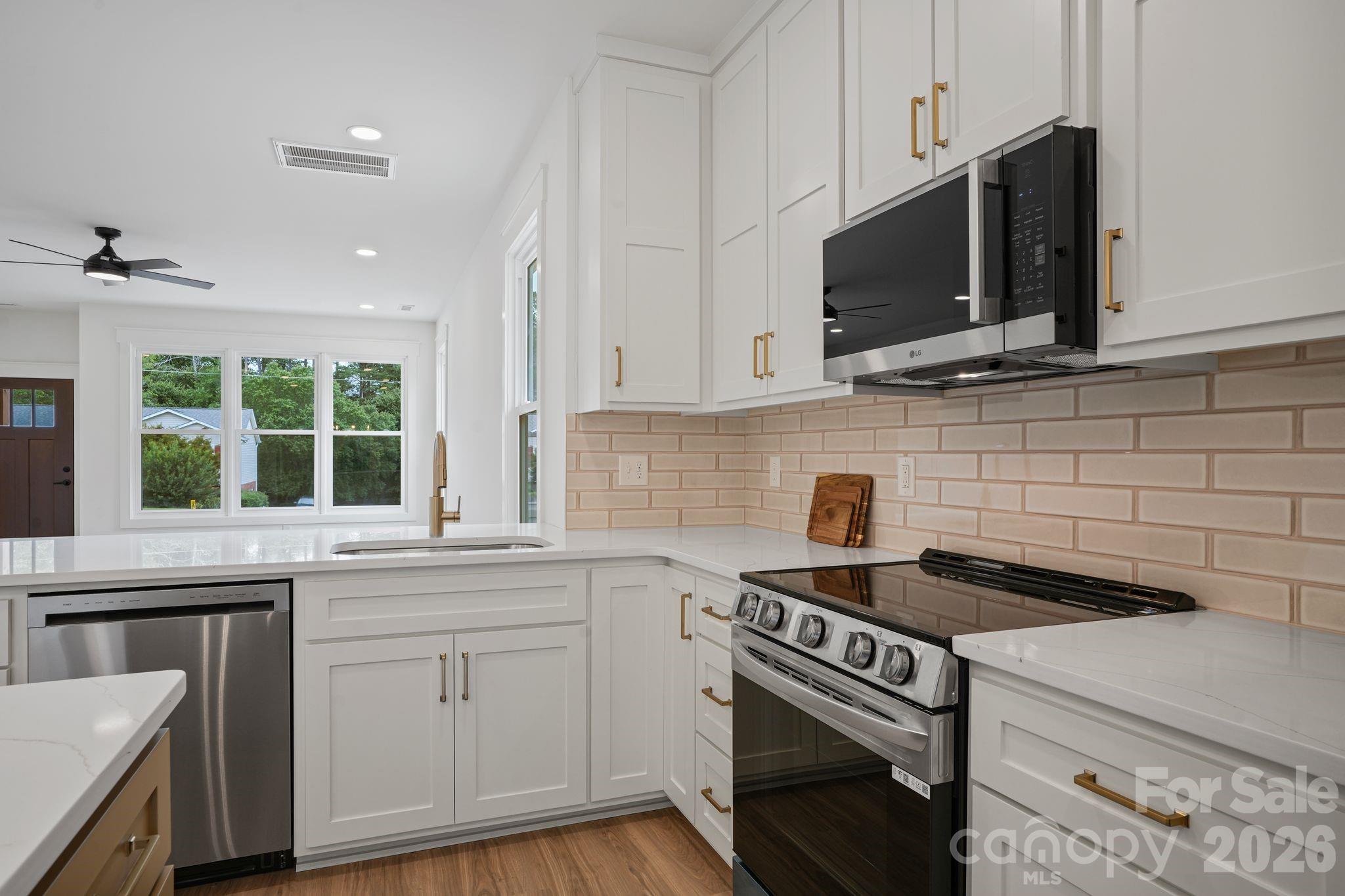 708 Meadowood Street Property Photo 21