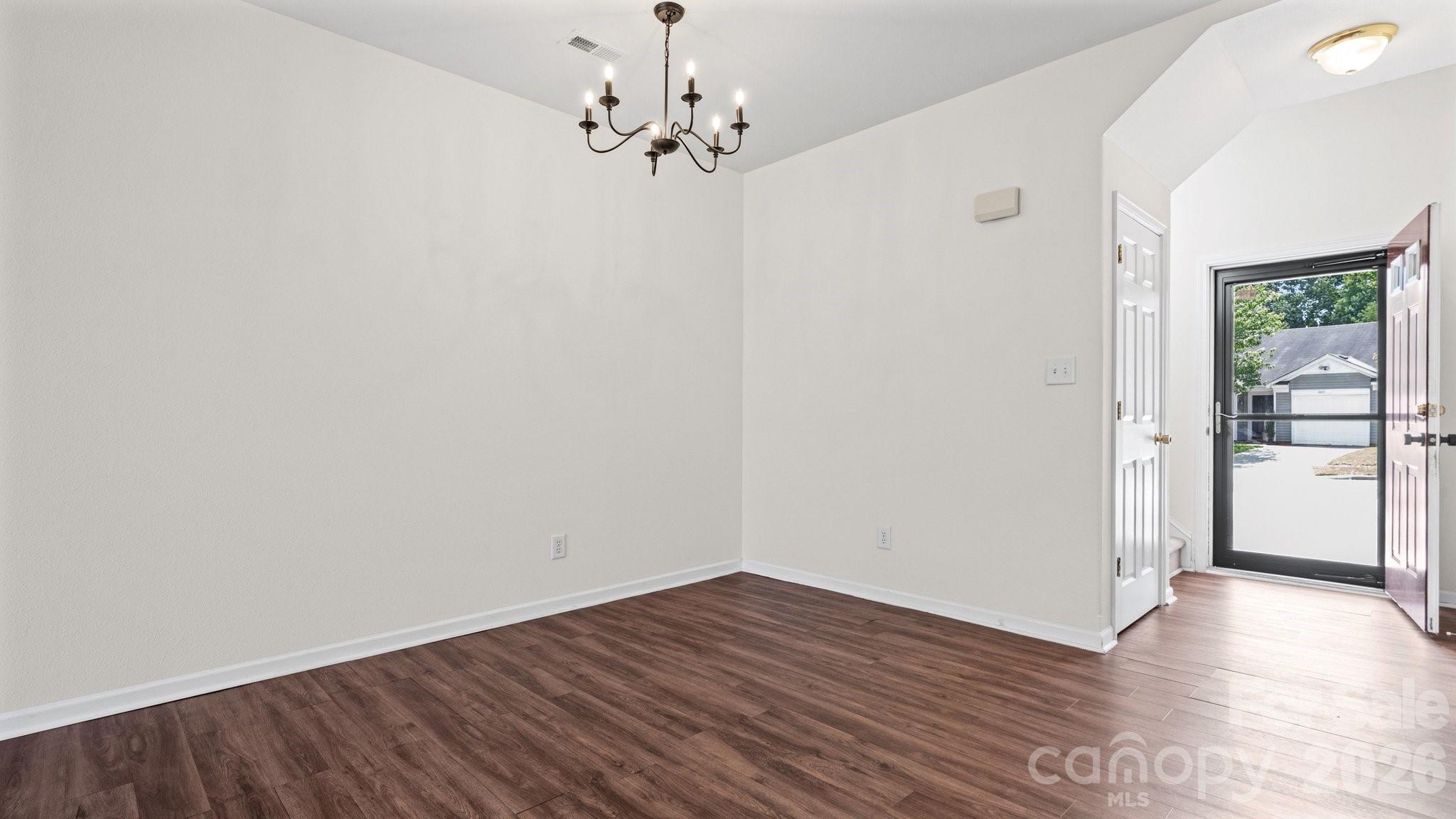 4313 Eaves Lane Property Photo 6