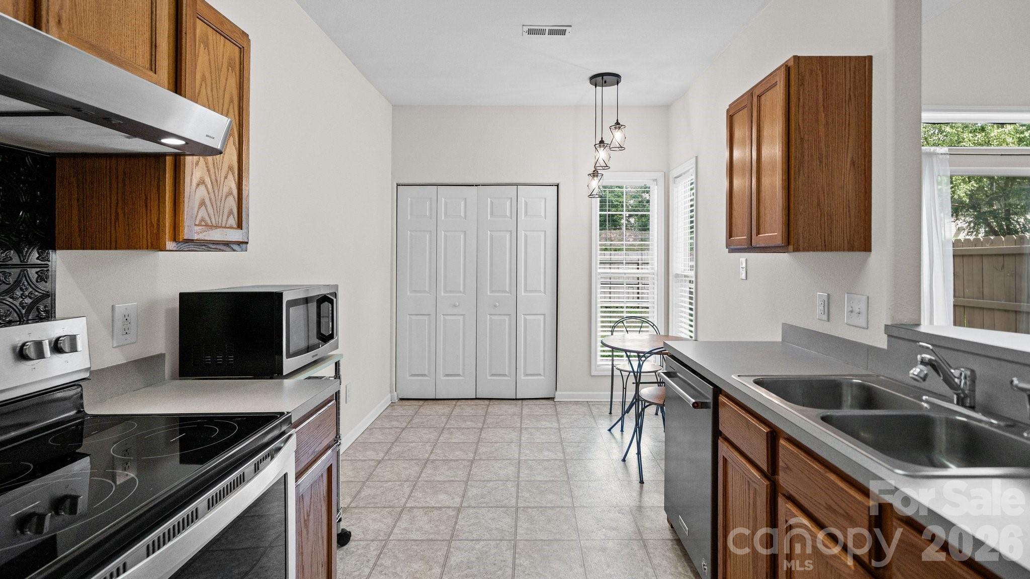 4313 Eaves Lane Property Photo 14