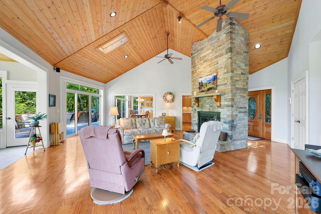 1228 Ugugu Drive Property Photo 6